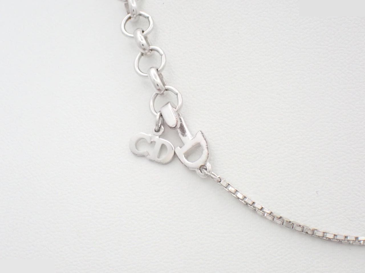 Other line: Precious metals, necklaces, pendants, neck circumference approximately 43 cm. — view 2