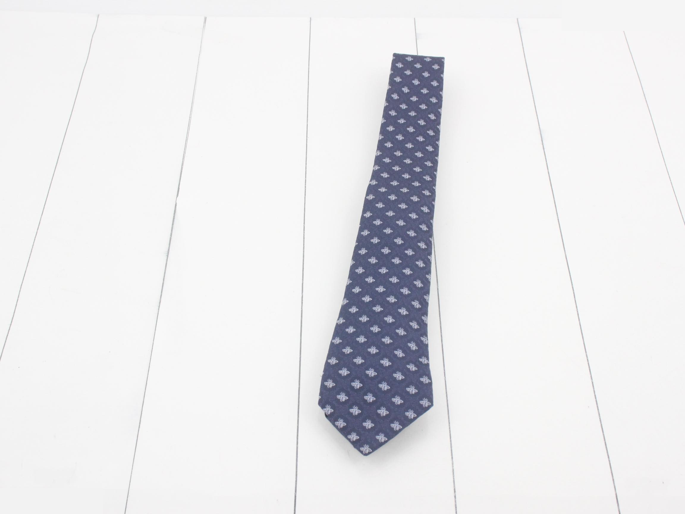 Bee pattern, navy tie