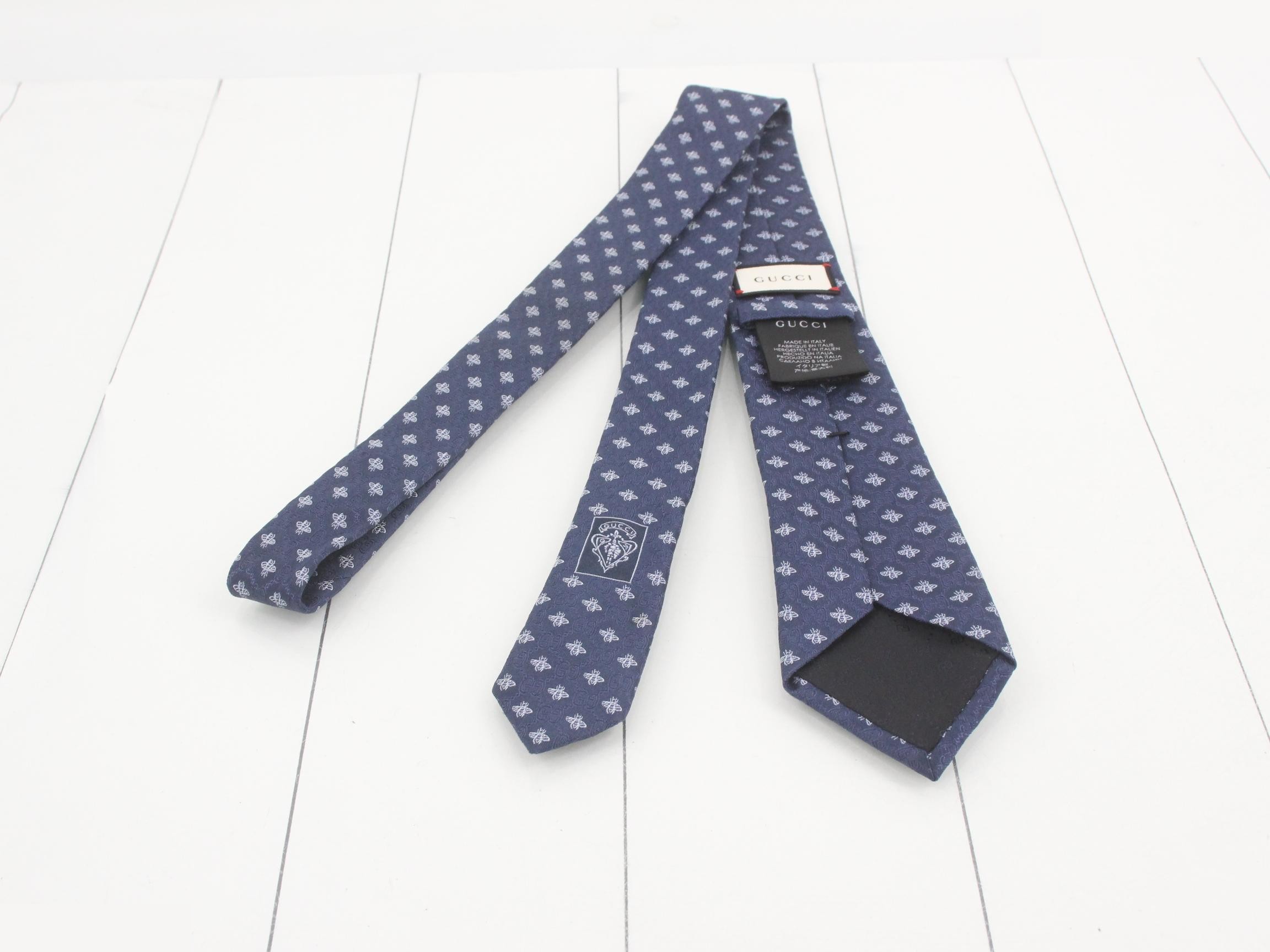 Bee pattern, navy tie — view 2