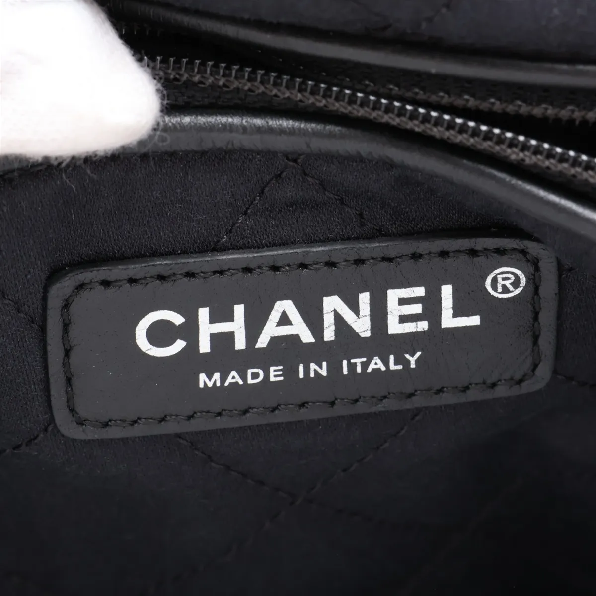22 Small Leather Chain Shoulder Bag, Black with Silver Hardware, G8JCT093, Random Plate, AS3260 — view 10