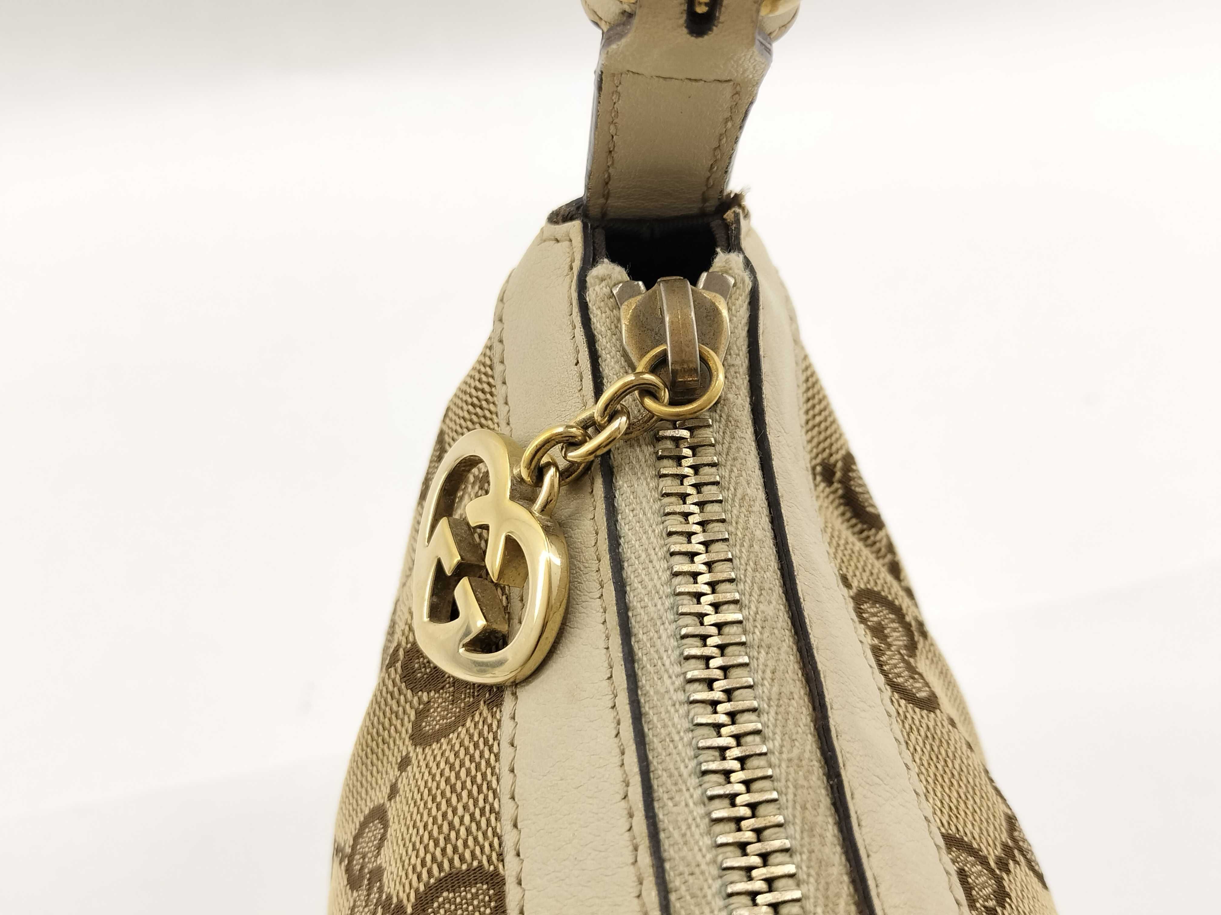 GG Canvas White Canvas GG Monogram Heart Zipper Underarm Bag Pouch — view 10