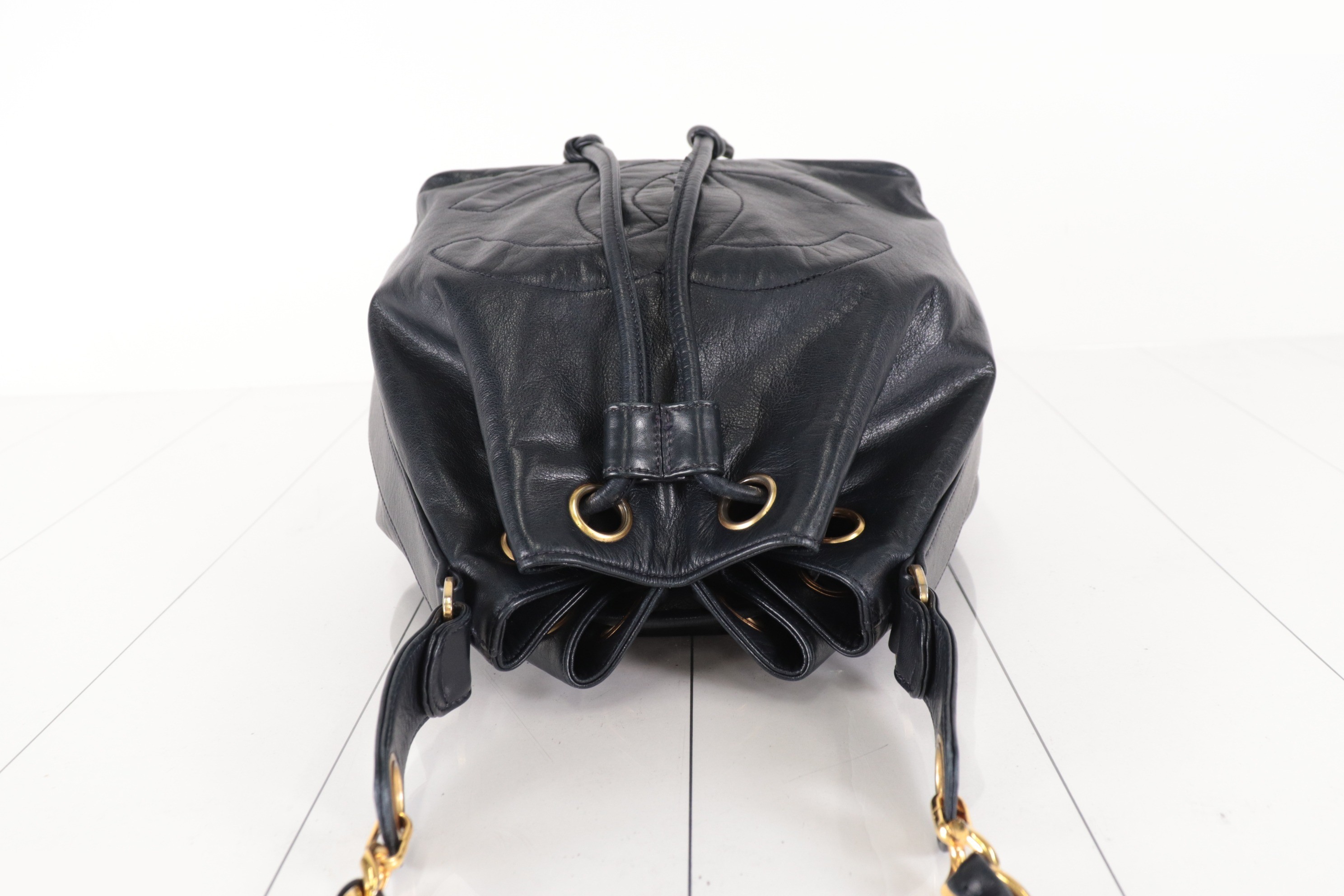 DecaCoco Drawstring Chain Shoulder Bag — view 6