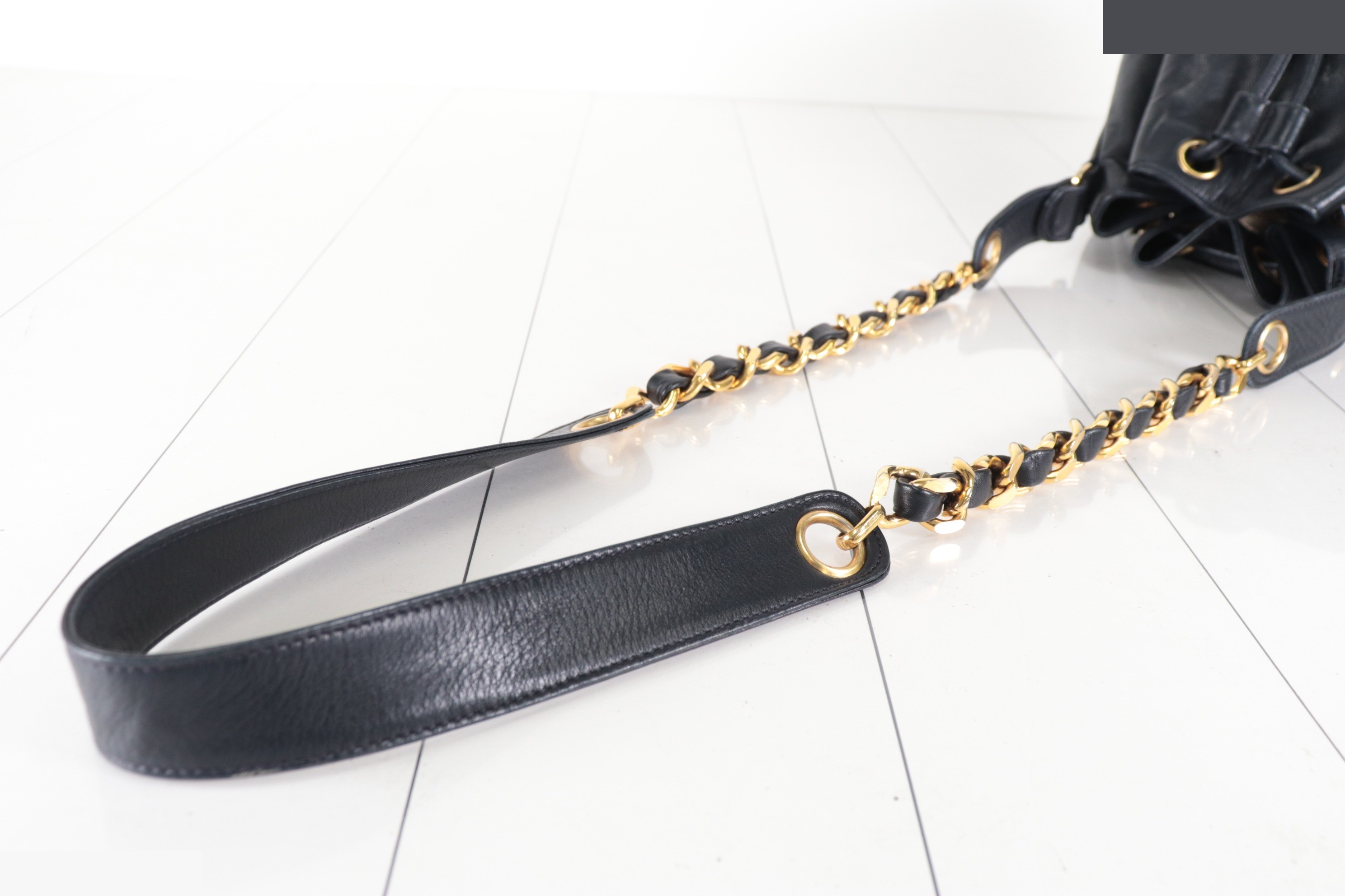 DecaCoco Drawstring Chain Shoulder Bag — view 7