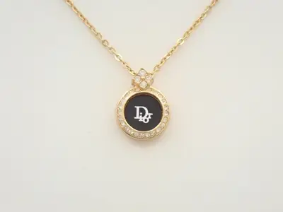 Necklace, chain approximately 44cm