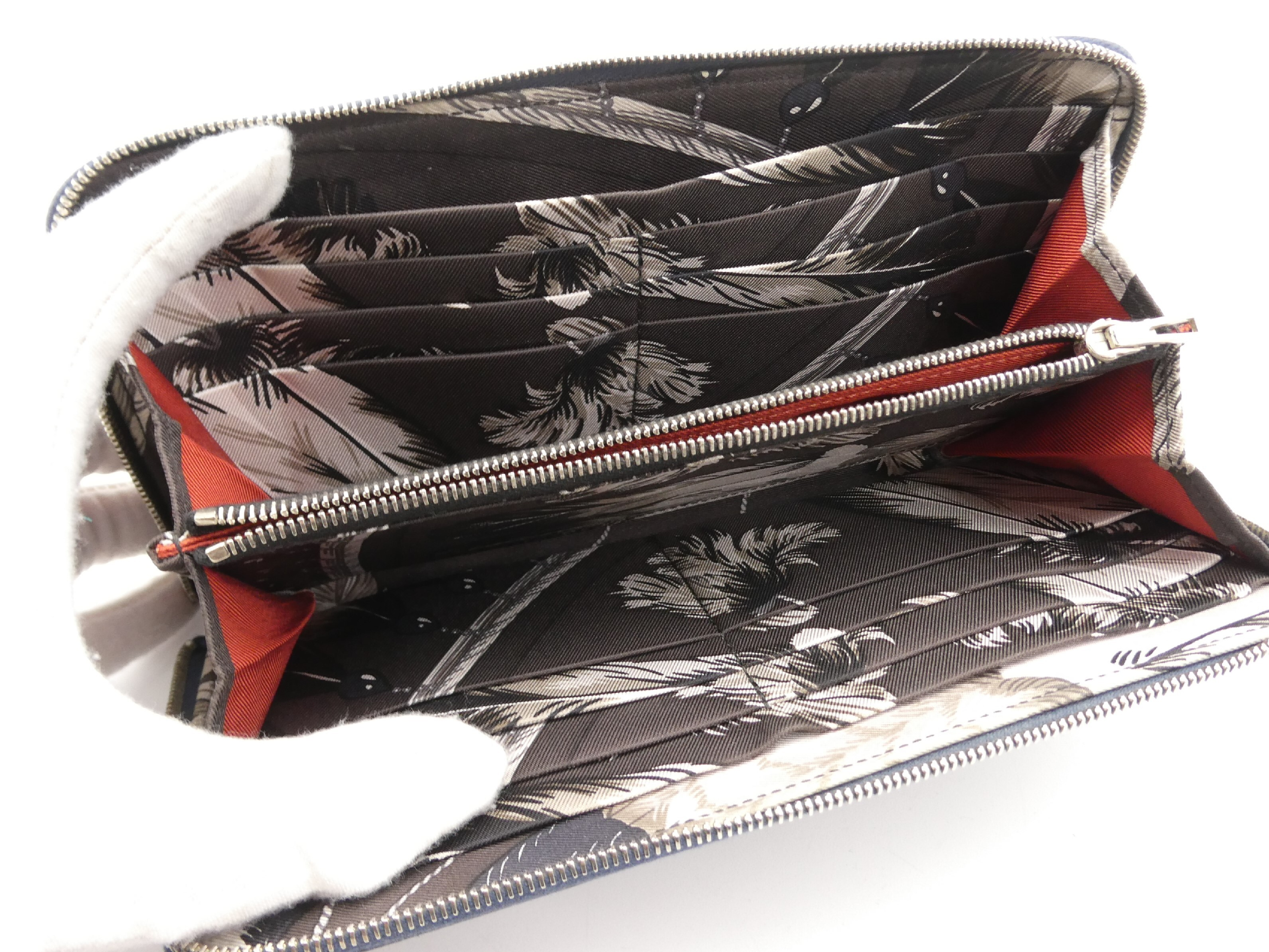 Azap Long Silk In T-stamped wallet — view 7