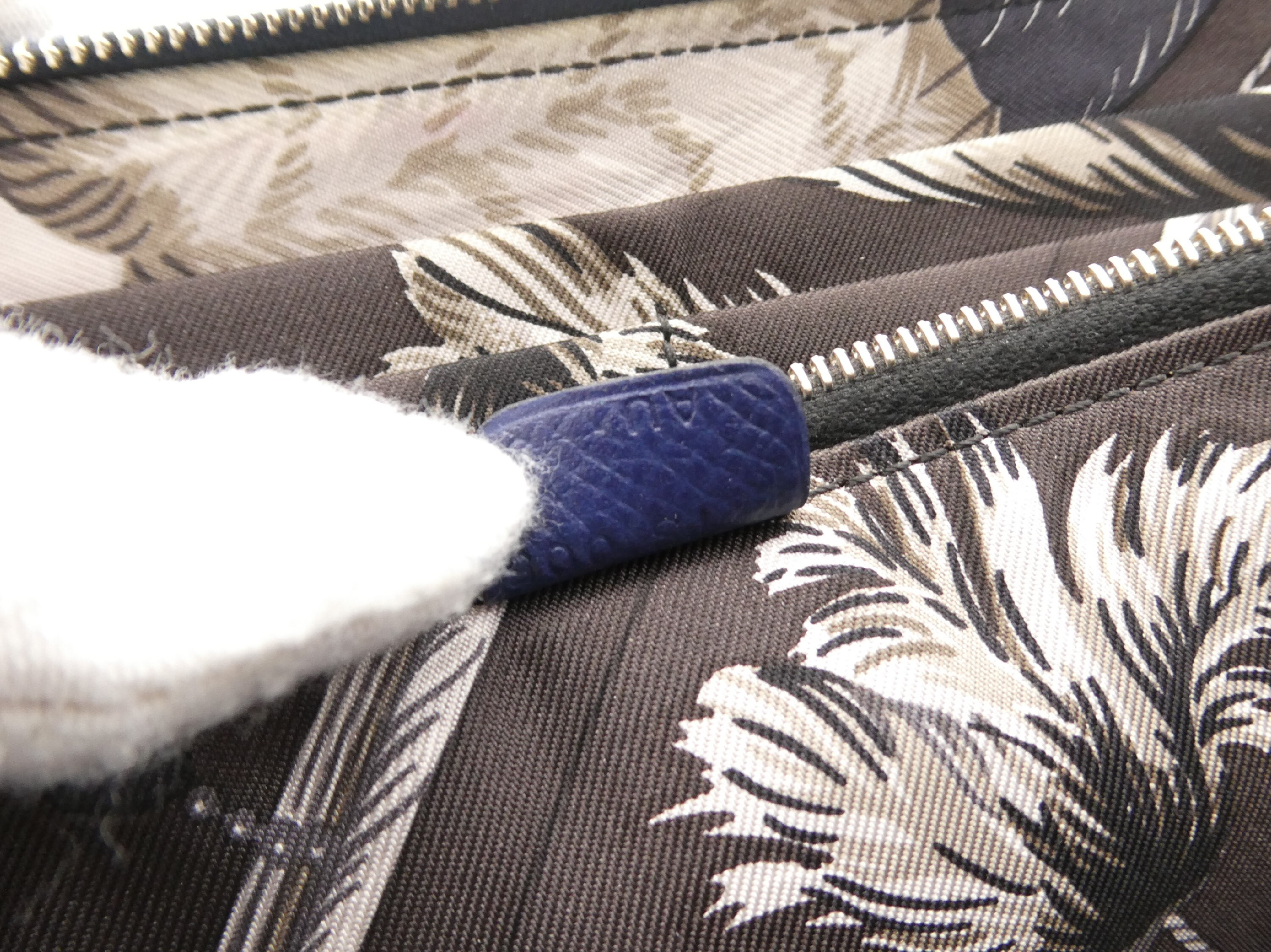 Azap Long Silk In T-stamped wallet — view 10