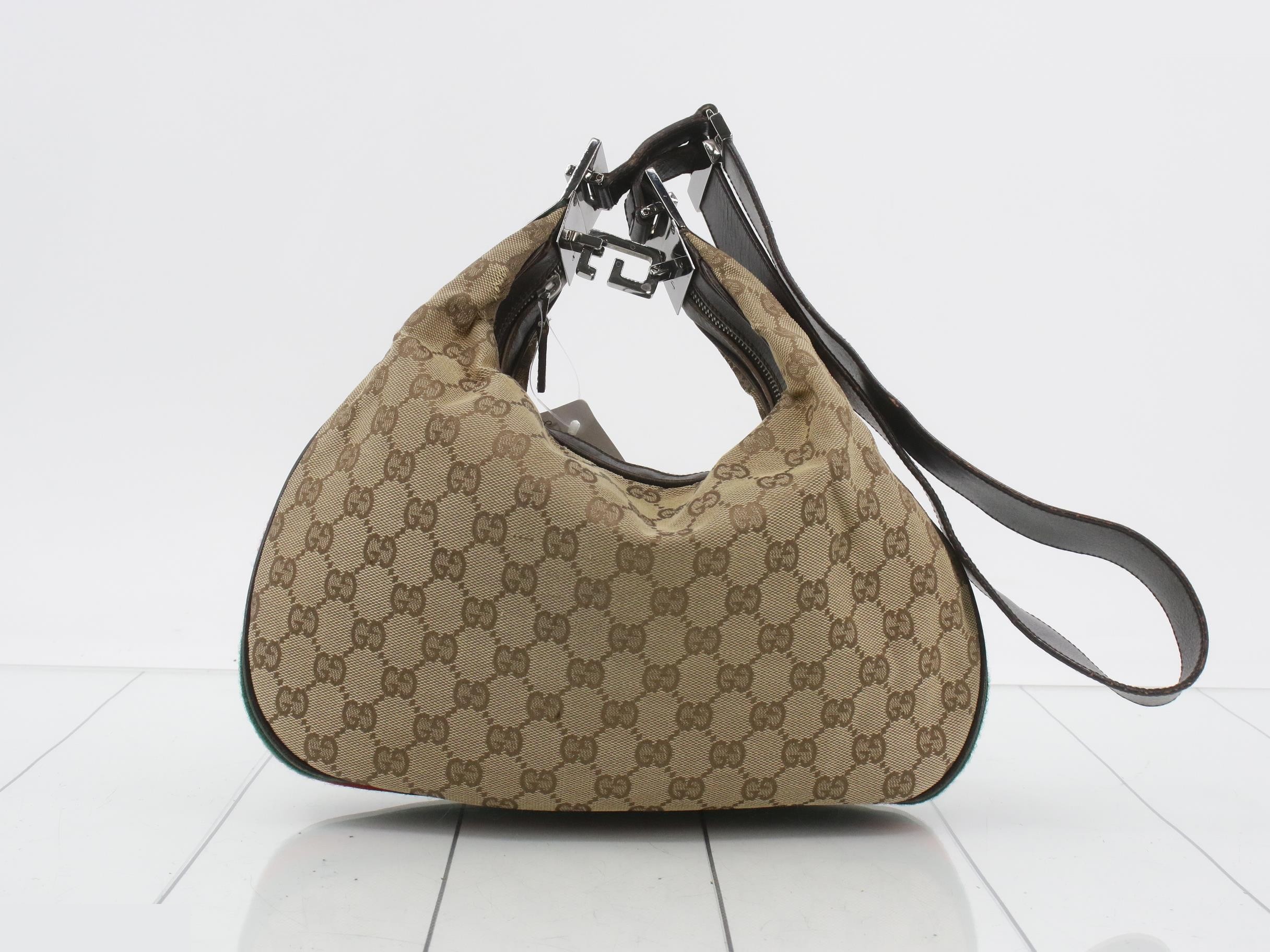 GG canvas shoulder bag