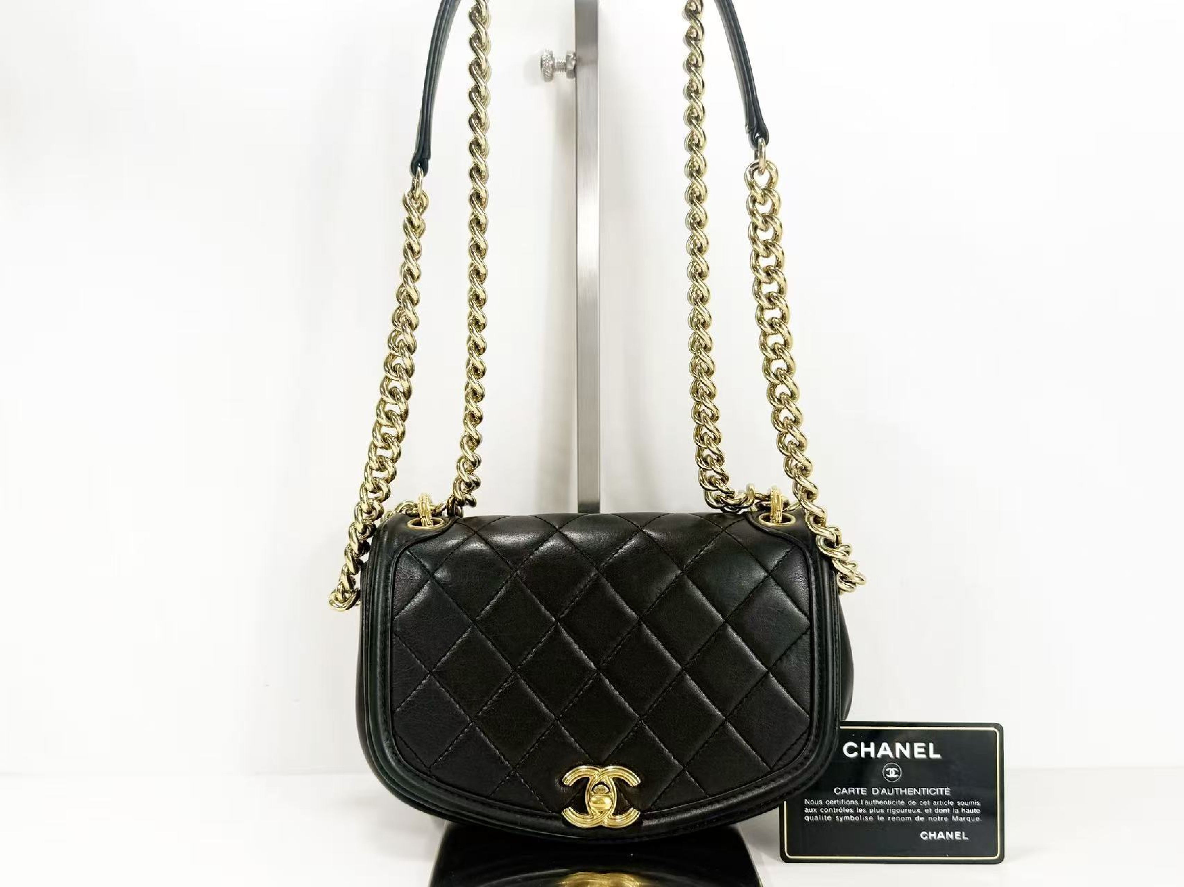 Black Matelassé Tanlock Double Chain Shoulder Bag, W20/H14/D6cm (approx.), serial number in the 28 range, with authenticity card and seal, gold hardware, 28342156. — view 2