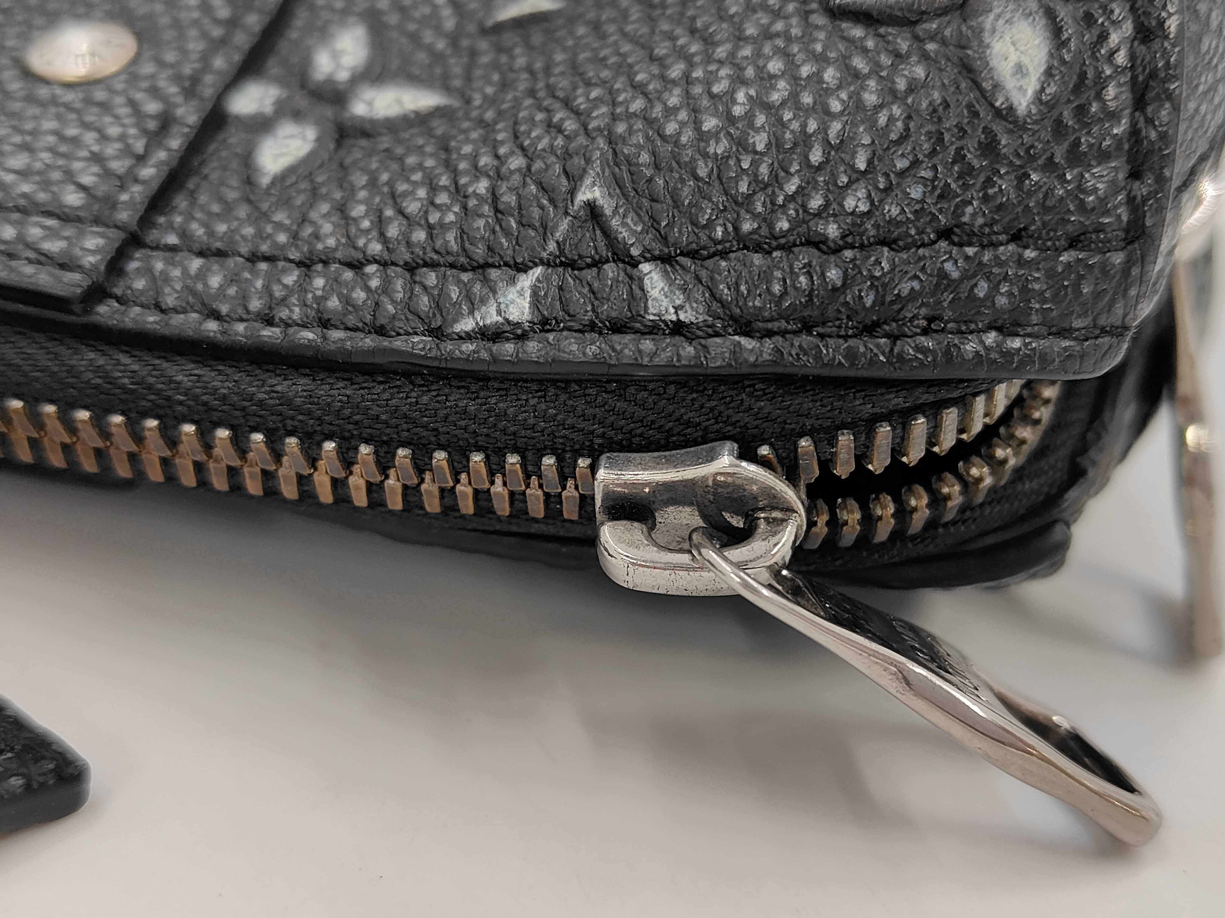 City Keepall 27 Shoulder Bag — view 8