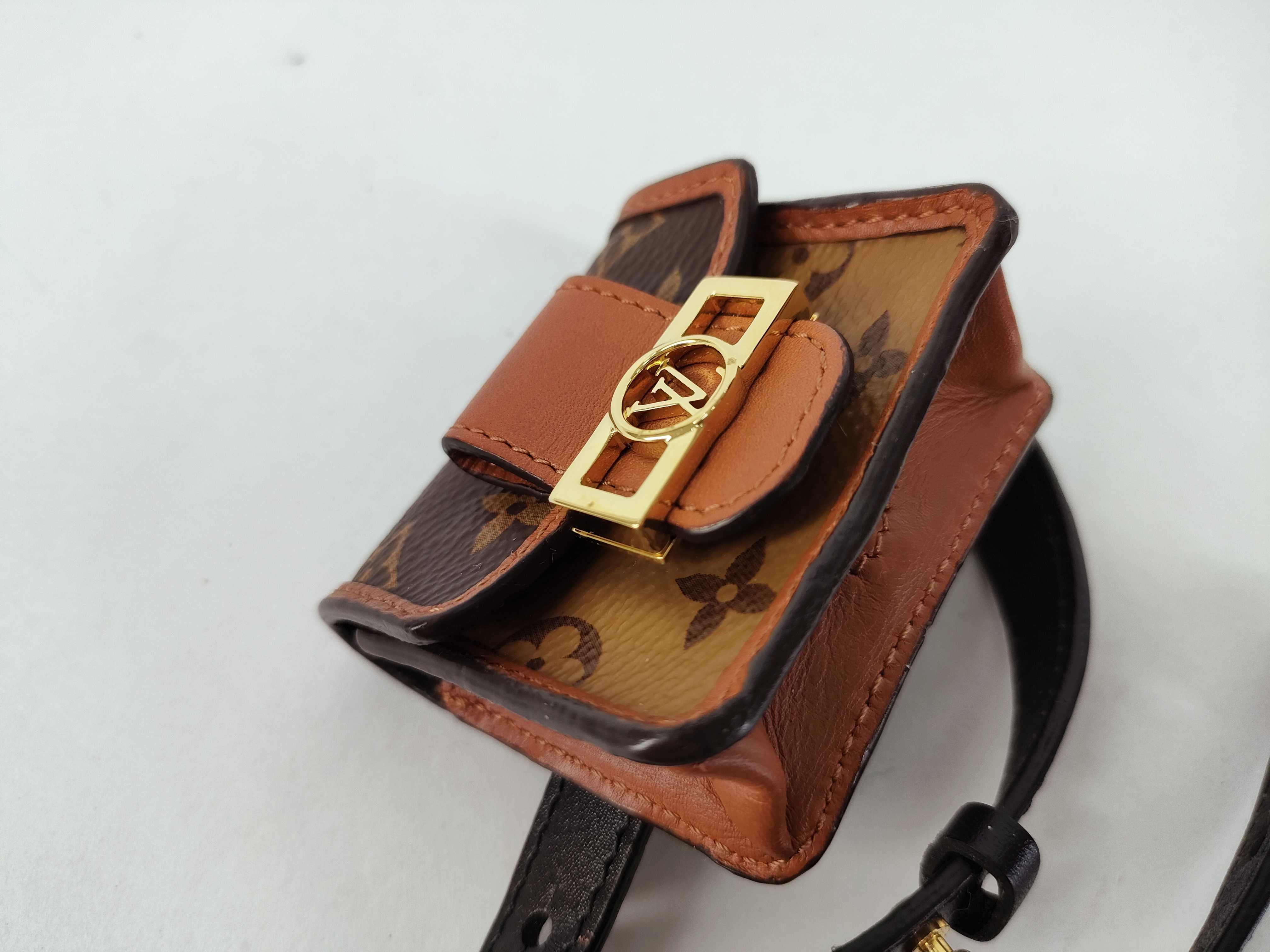 Monogram Louis Vuitton M6786A Monogram Bracelet Party Dauphine Earphone Case and other accessories — view 8