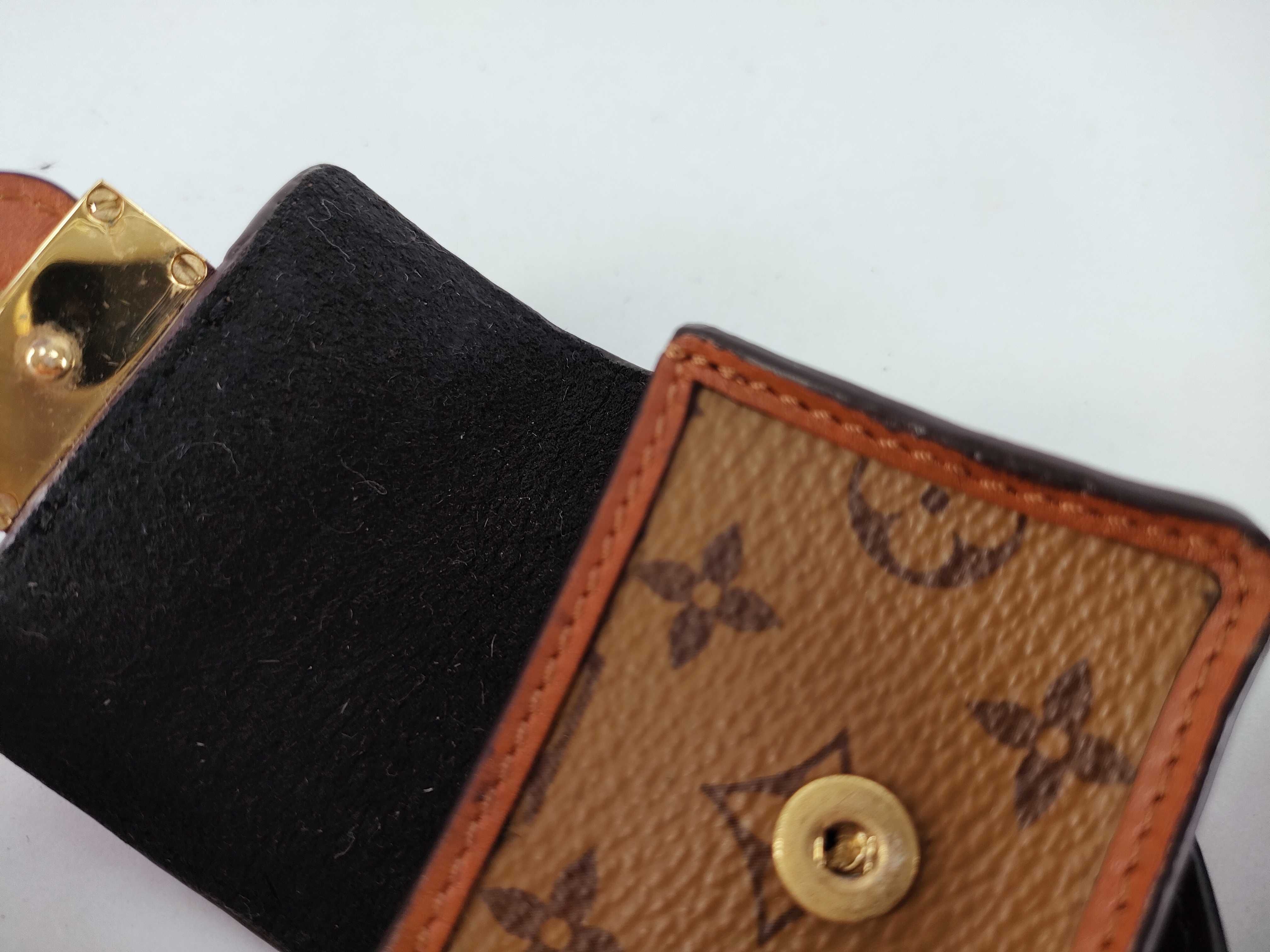Monogram Louis Vuitton M6786A Monogram Bracelet Party Dauphine Earphone Case and other accessories — view 9