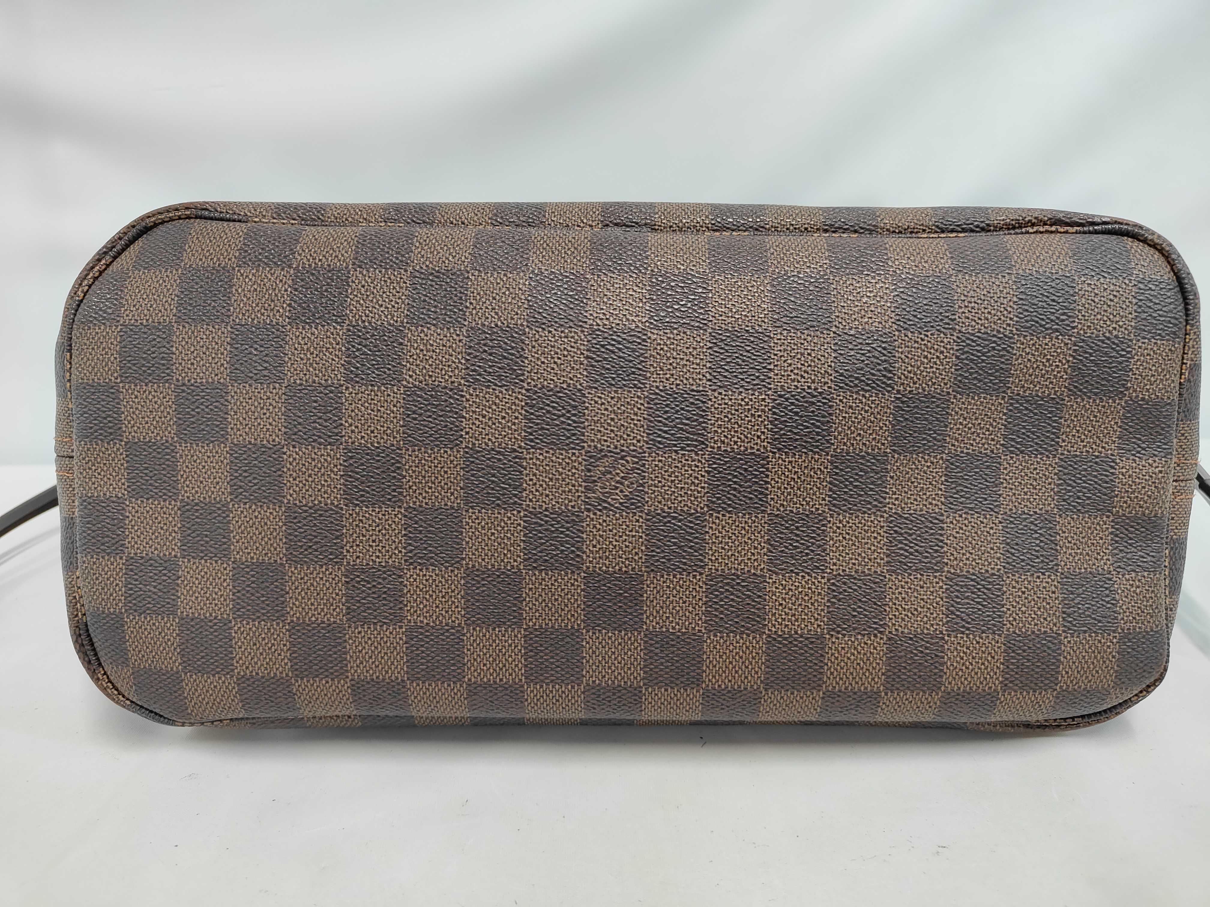 Damier Neverfull MM Tote Bag — view 4