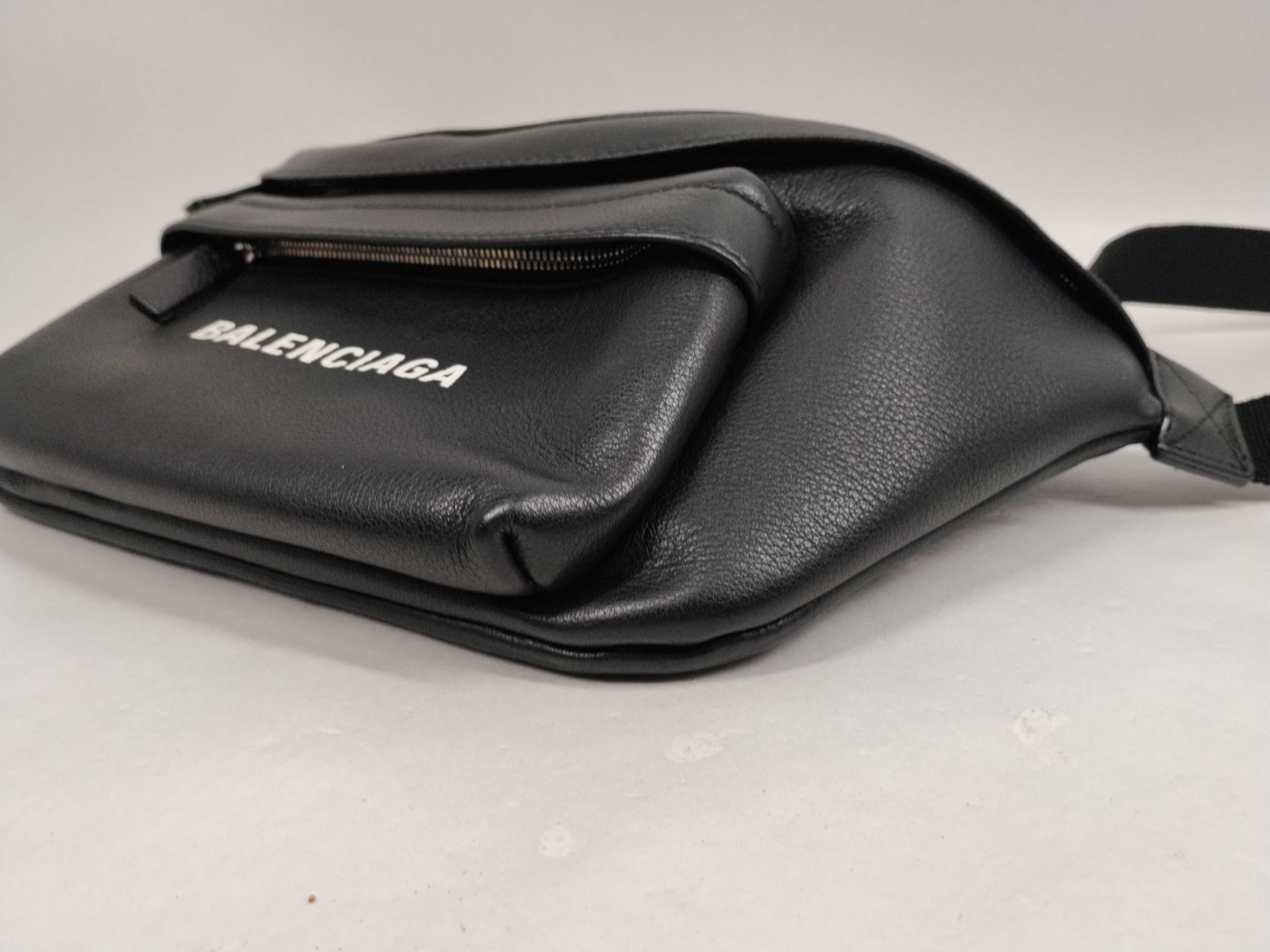 Body Bag Leather Shoulder Bag — view 5
