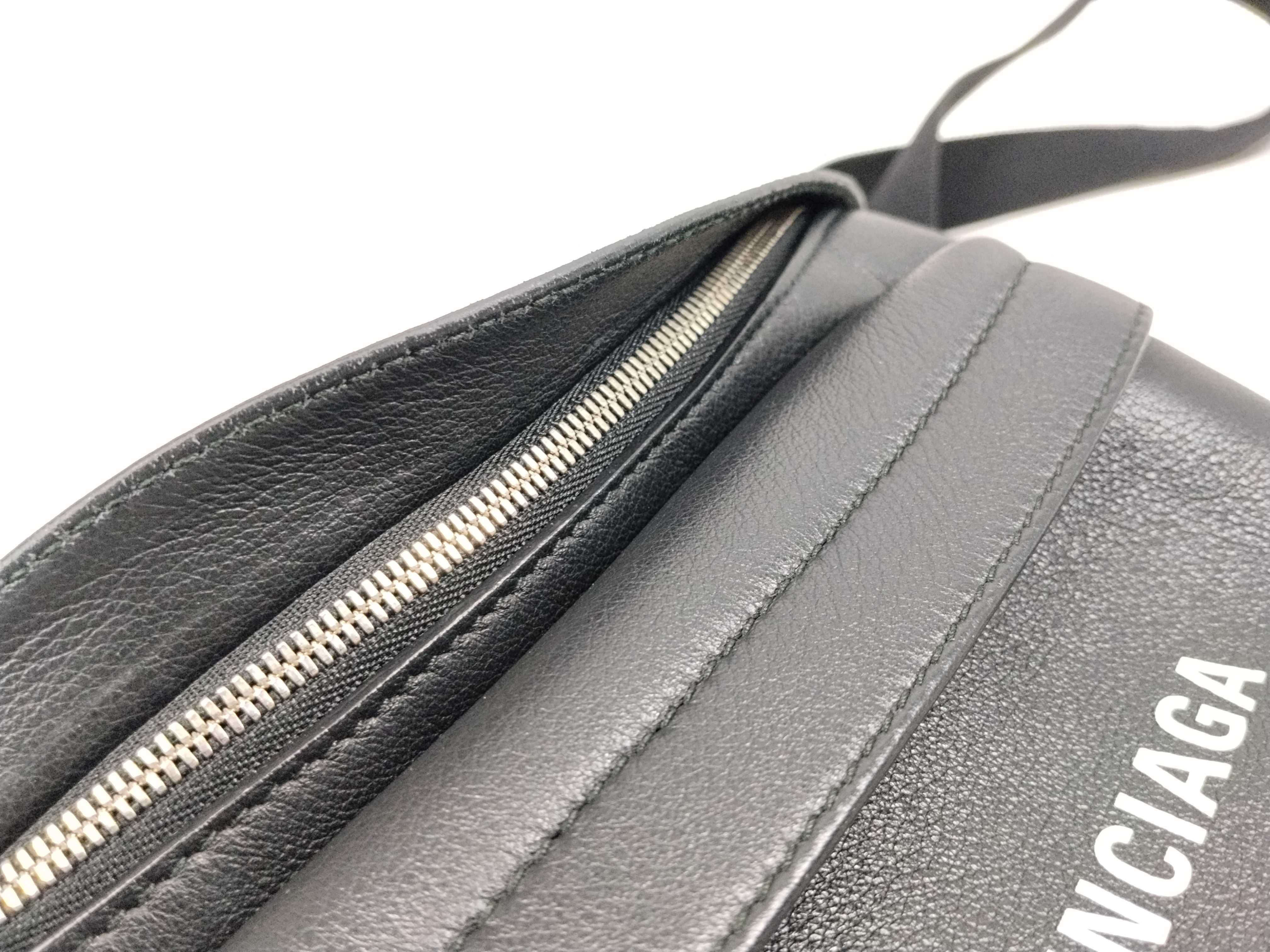 Body Bag Leather Shoulder Bag — view 8