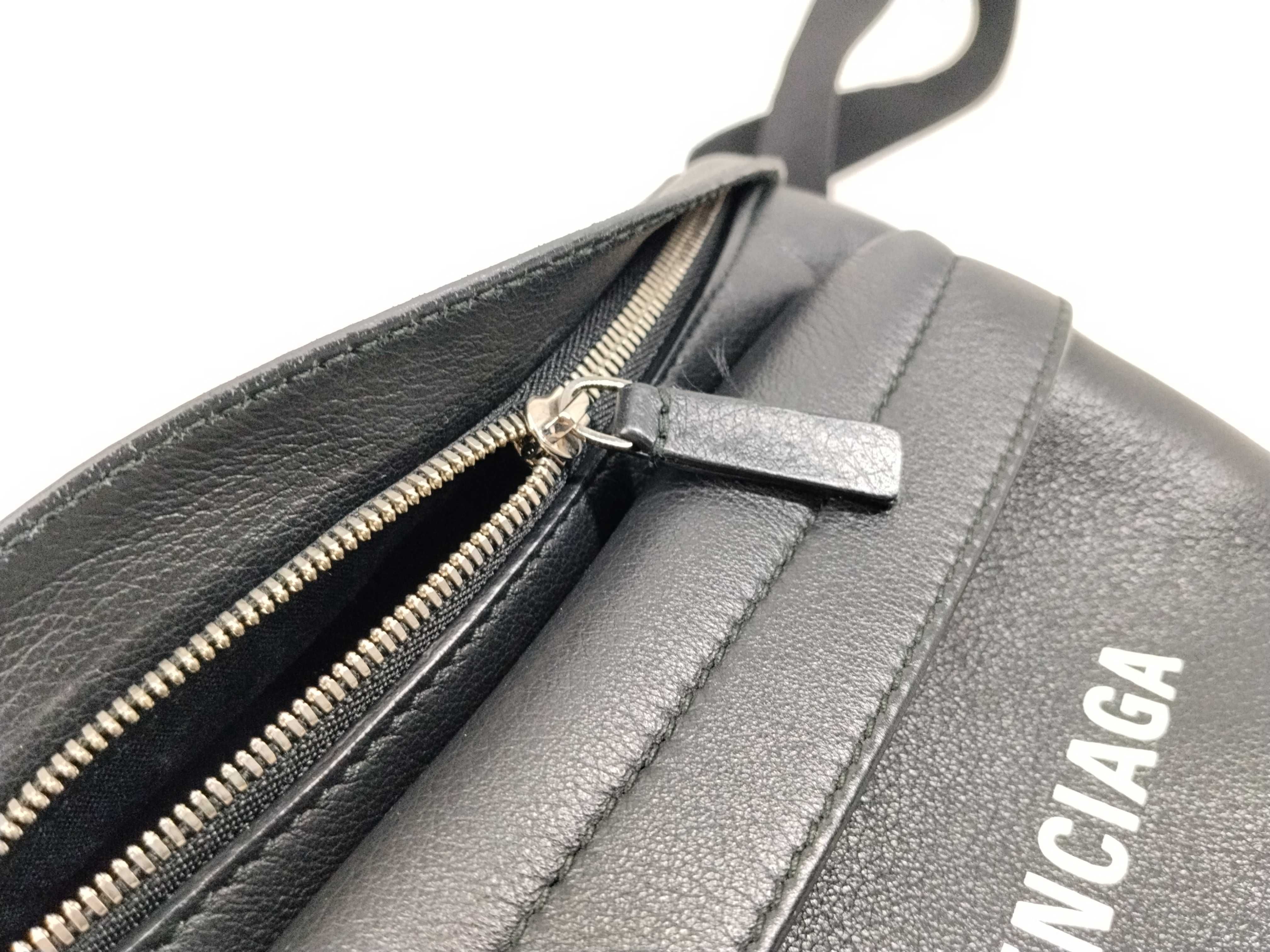 Body Bag Leather Shoulder Bag — view 9
