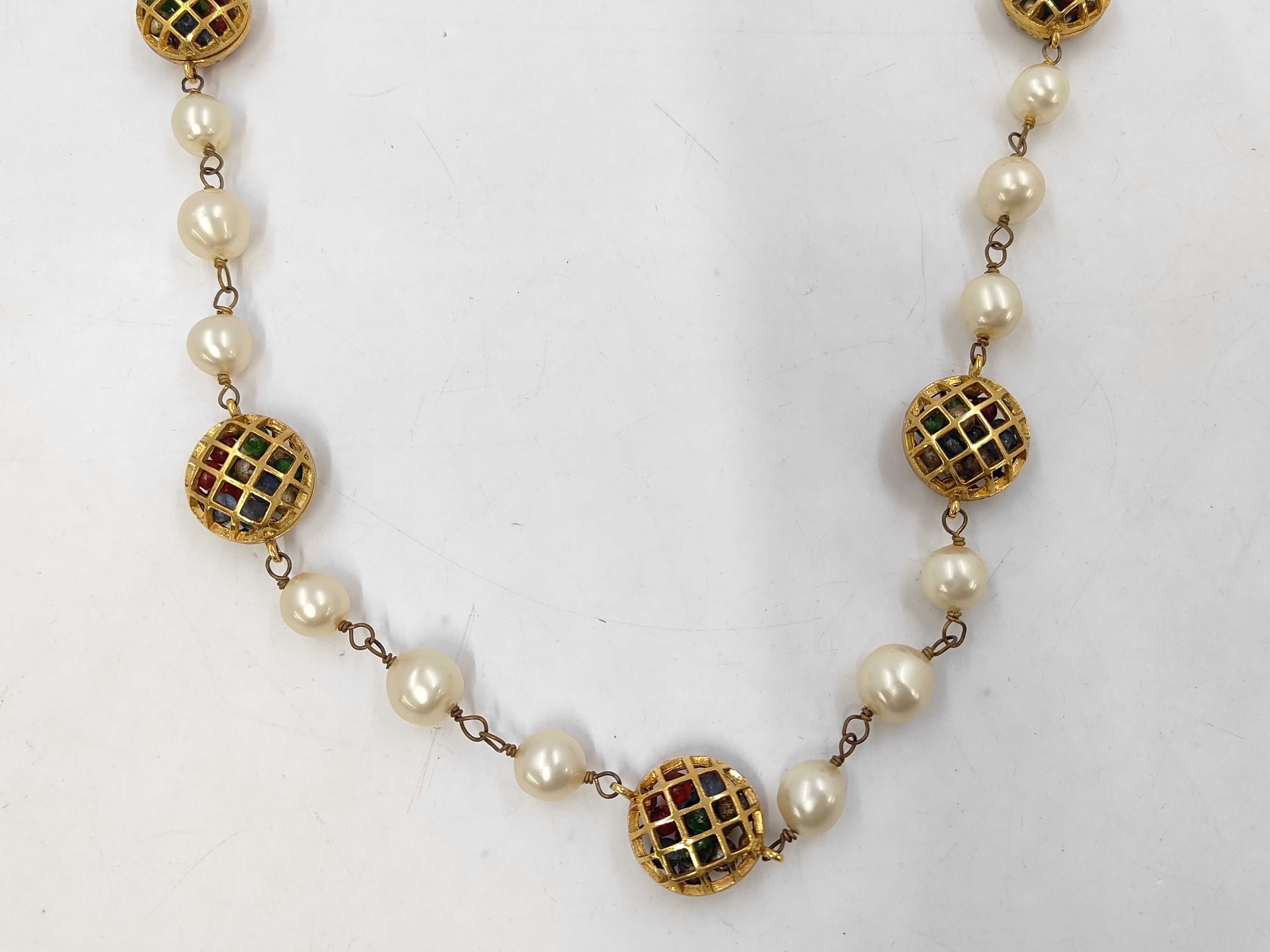 Matelassé Basket Gripoix Pearl Necklace Vintage Necklace — view 2