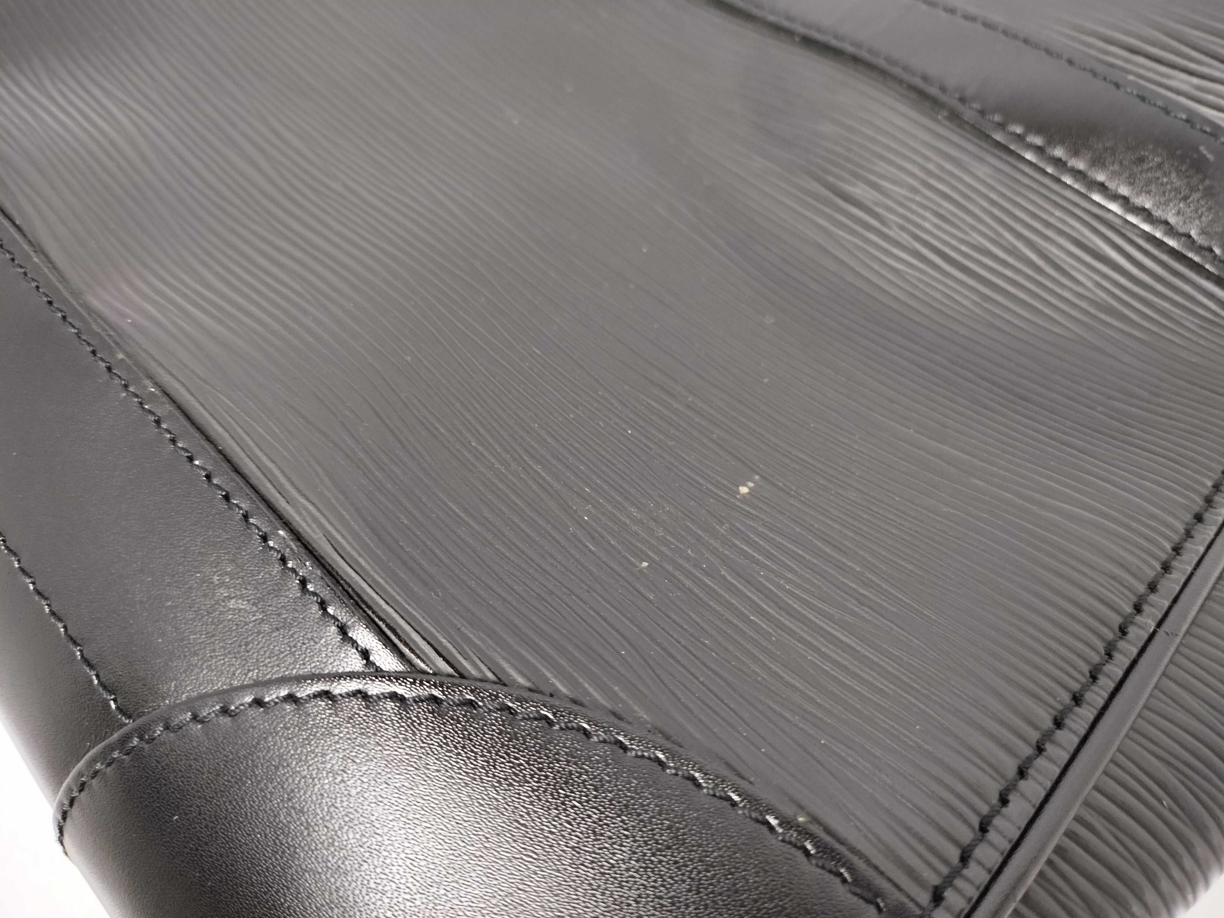 Epi Bourget/Epi/Noir/M42392/CA2097 Handbag — view 9