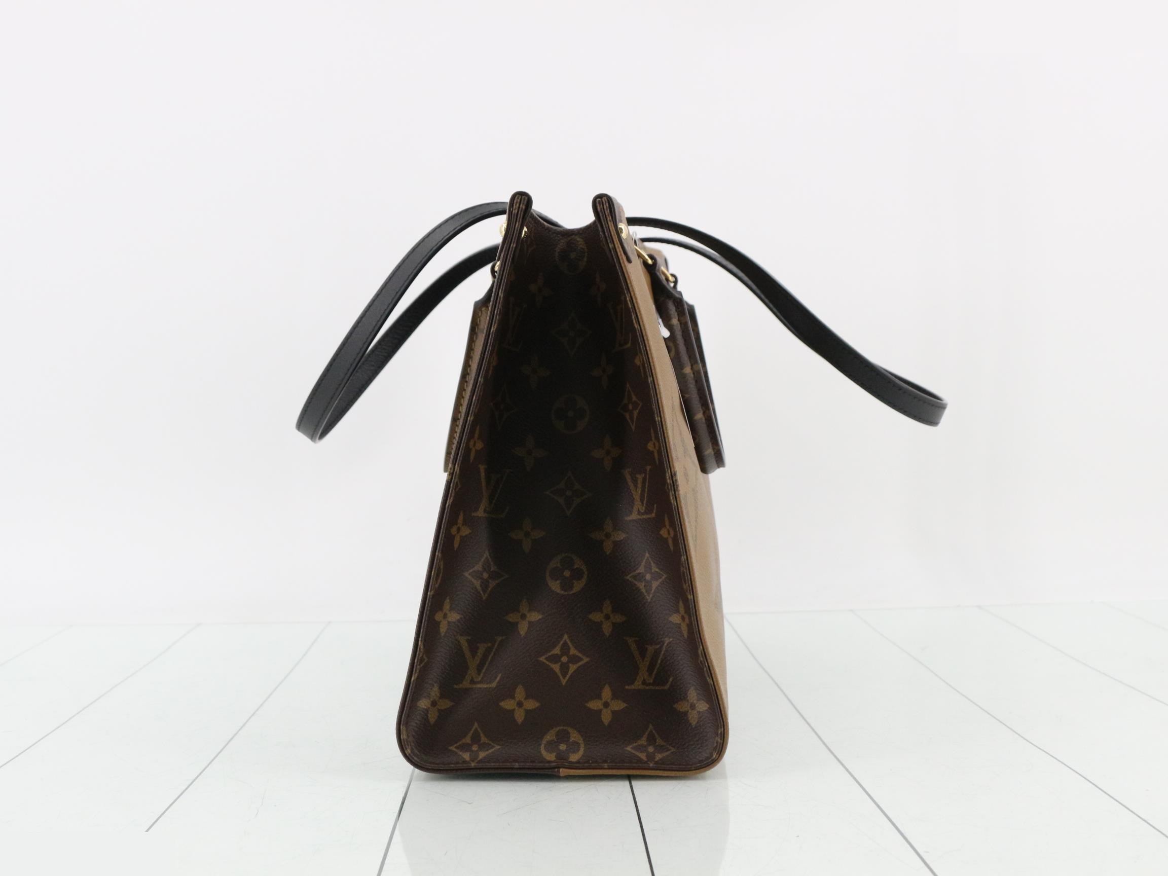 Monogram Giant Reverse OnTheGo MM 2-Way Tote Bag — view 3