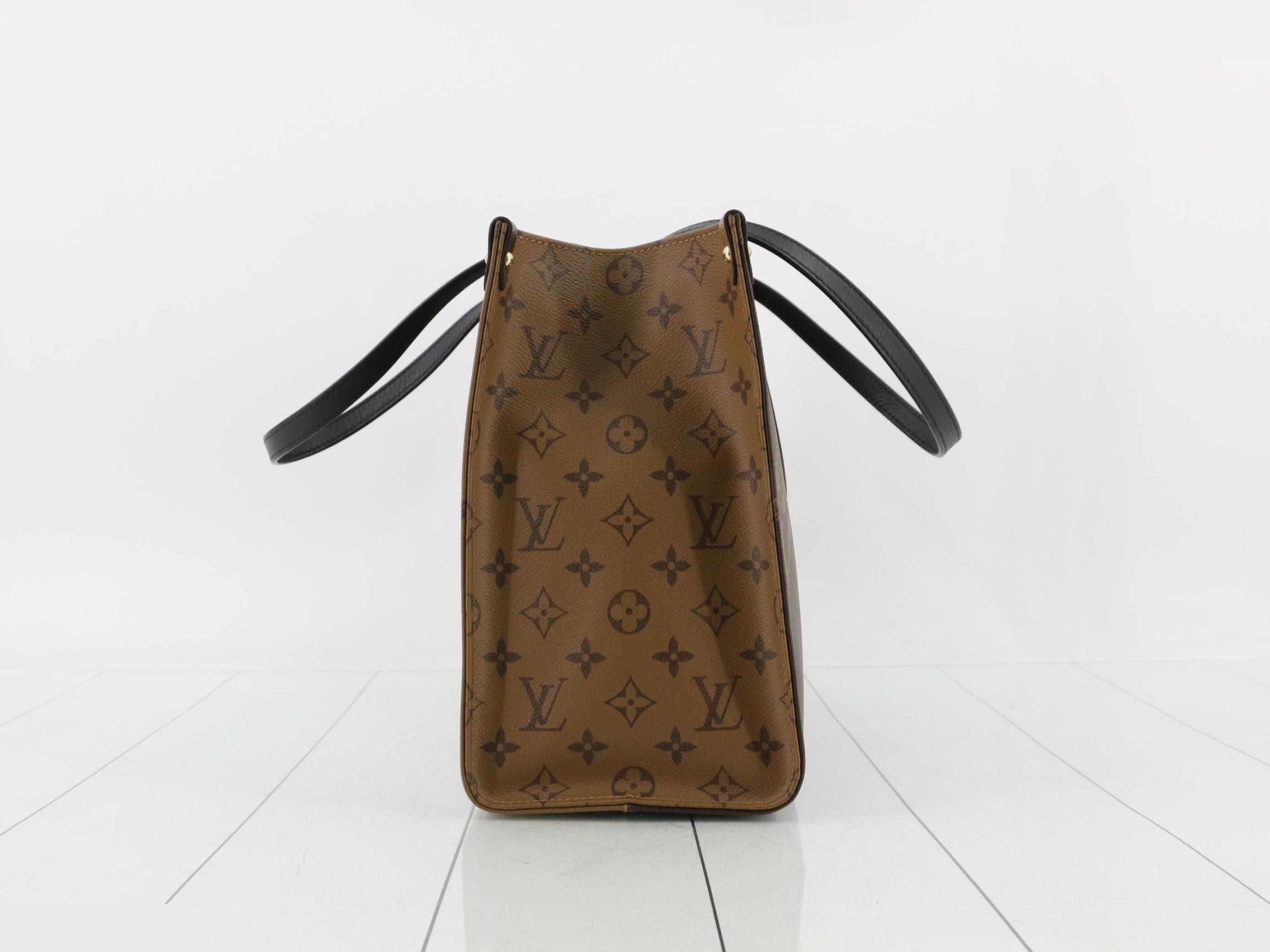 Monogram Giant Reverse OnTheGo MM 2-Way Tote Bag — view 4