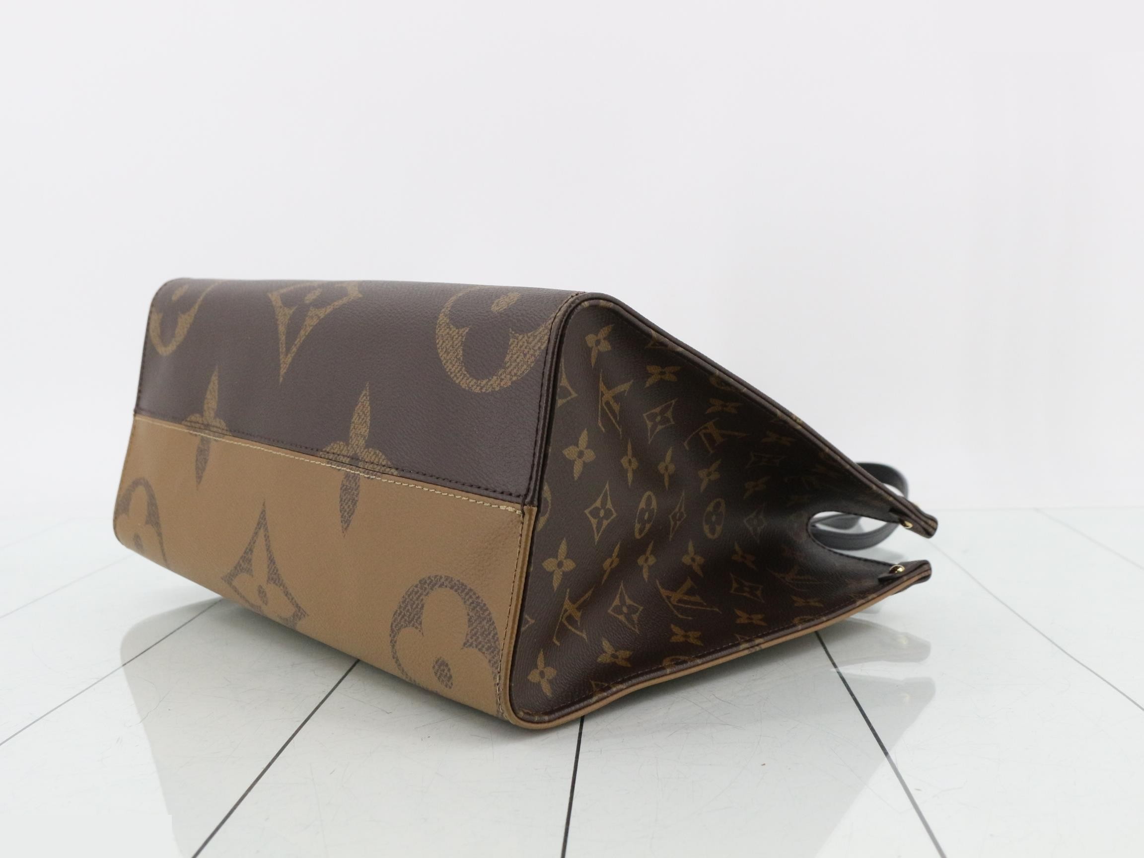 Monogram Giant Reverse OnTheGo MM 2-Way Tote Bag — view 6