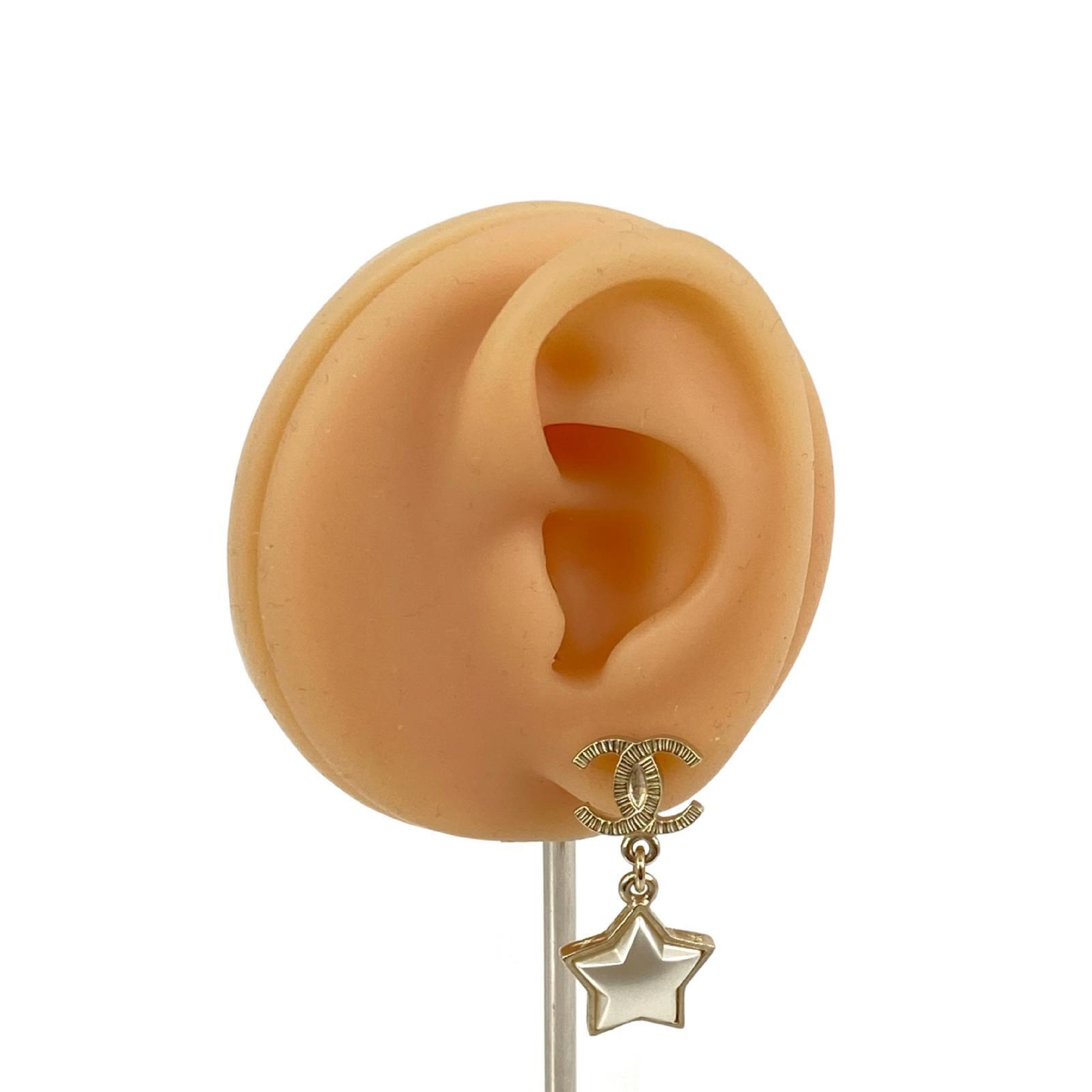 【*Shipped from: Hong Kong*】CHANEL Gold-colored Metal/Faux Pearl Coco Mark Star Earrings A17B Earrings — view 3