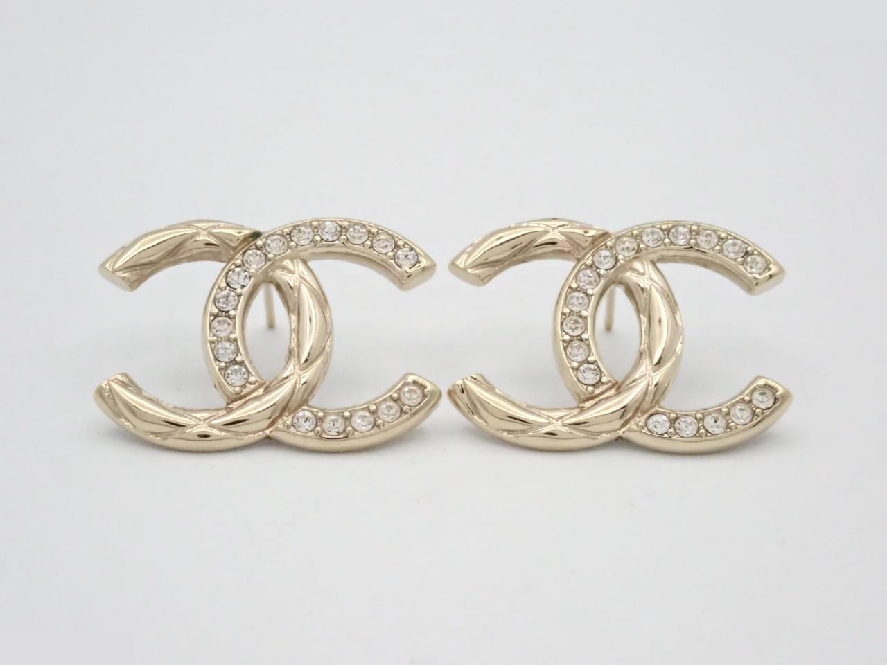 Matelassé Coco Mark Lanstone Earrings, missing backing, 7.7g