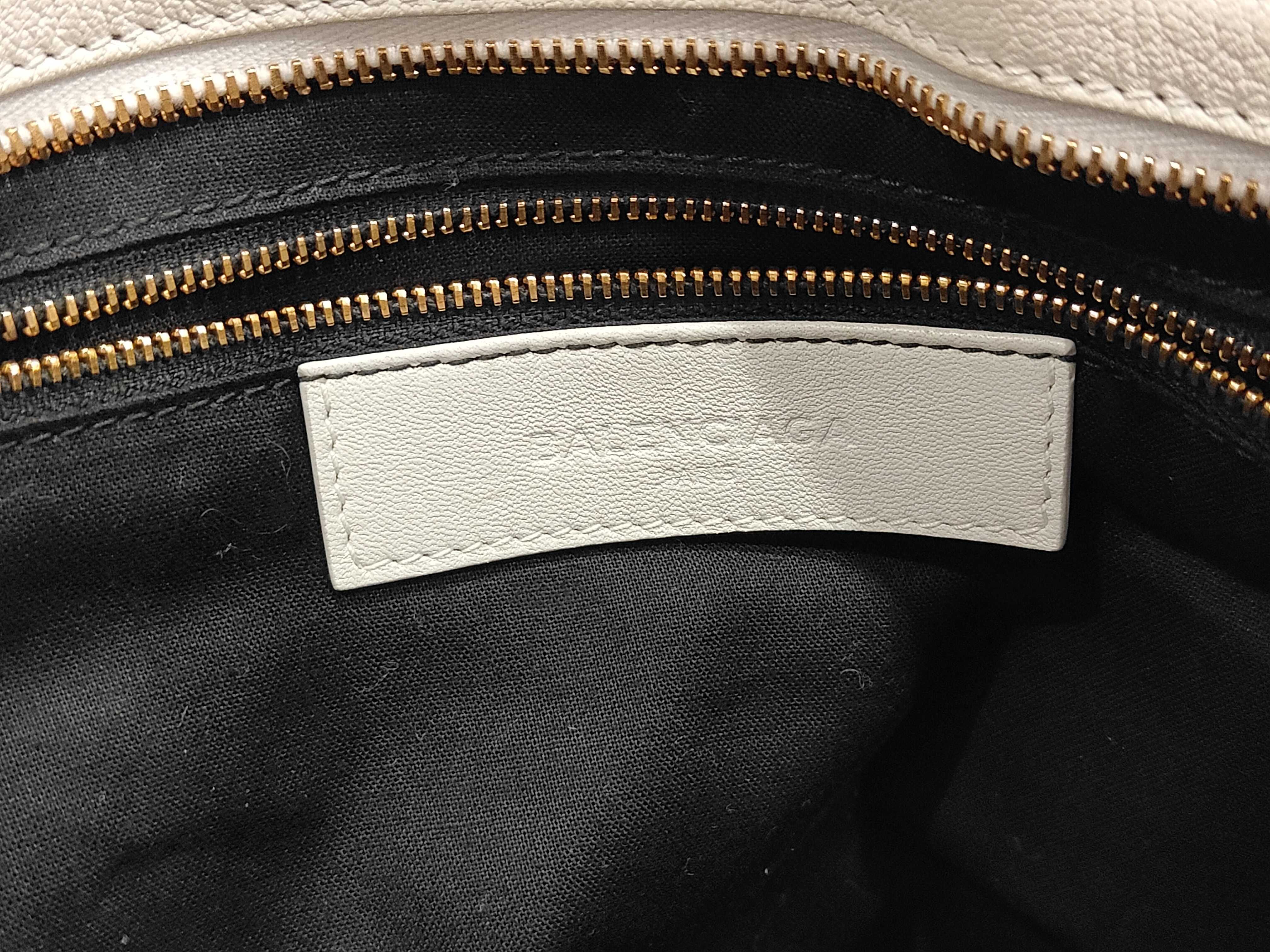 The Giant City Crack Edge City Shoulder Bag — view 11
