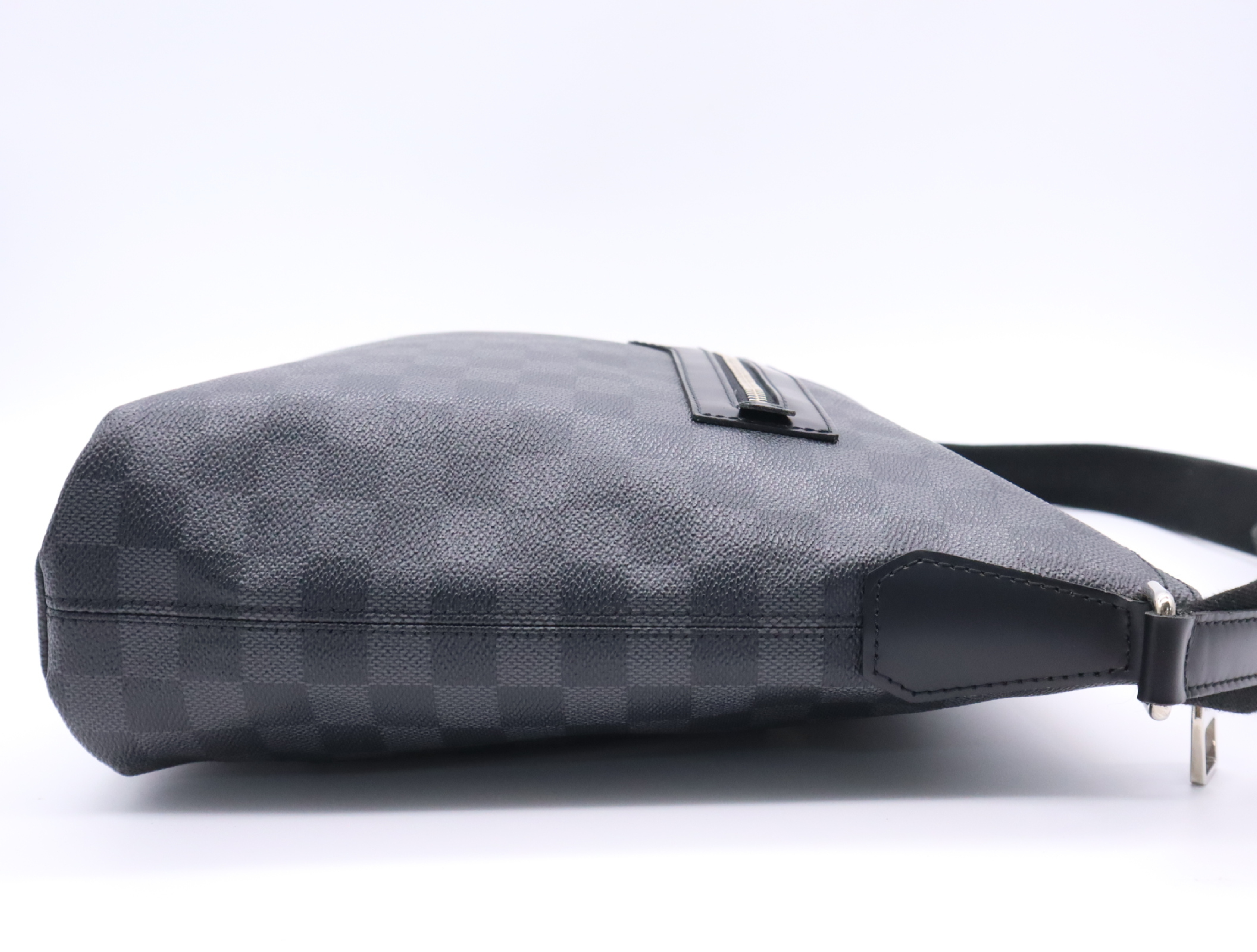 N41106 Graphite Mic MM Shoulder Bag — view 5