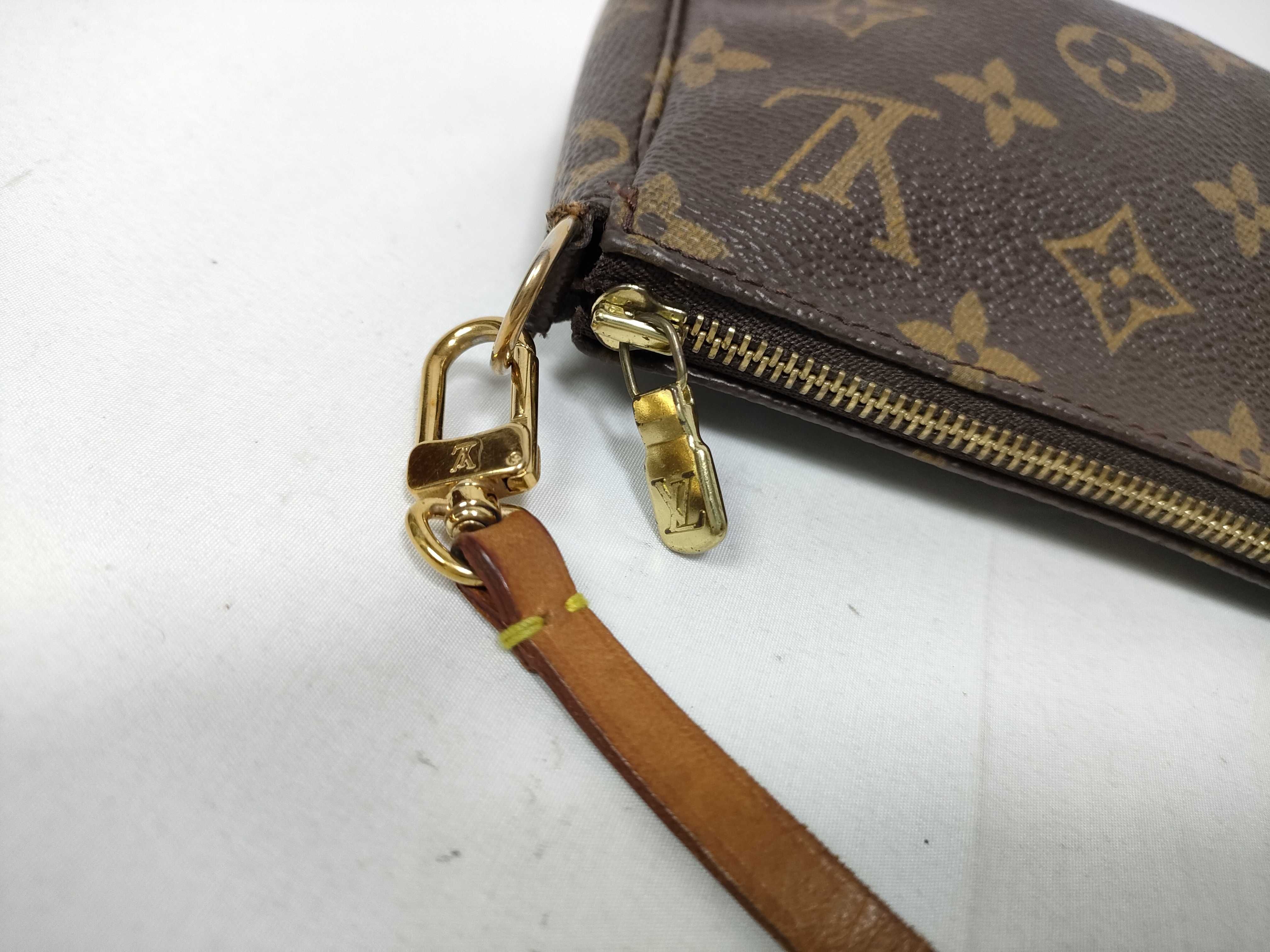 Monogram Accessoires Pouch — view 10
