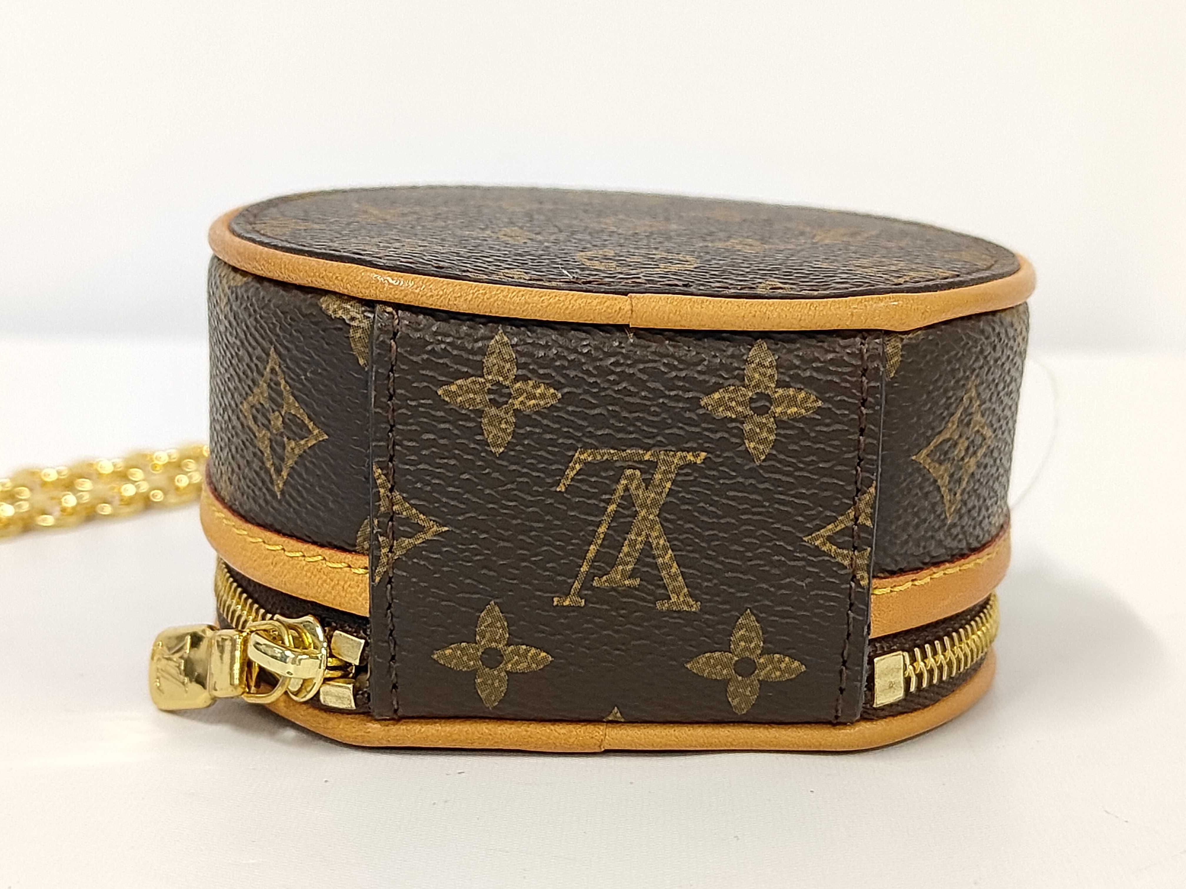 Boite Chapeau Chain Shoulder Bag — view 7