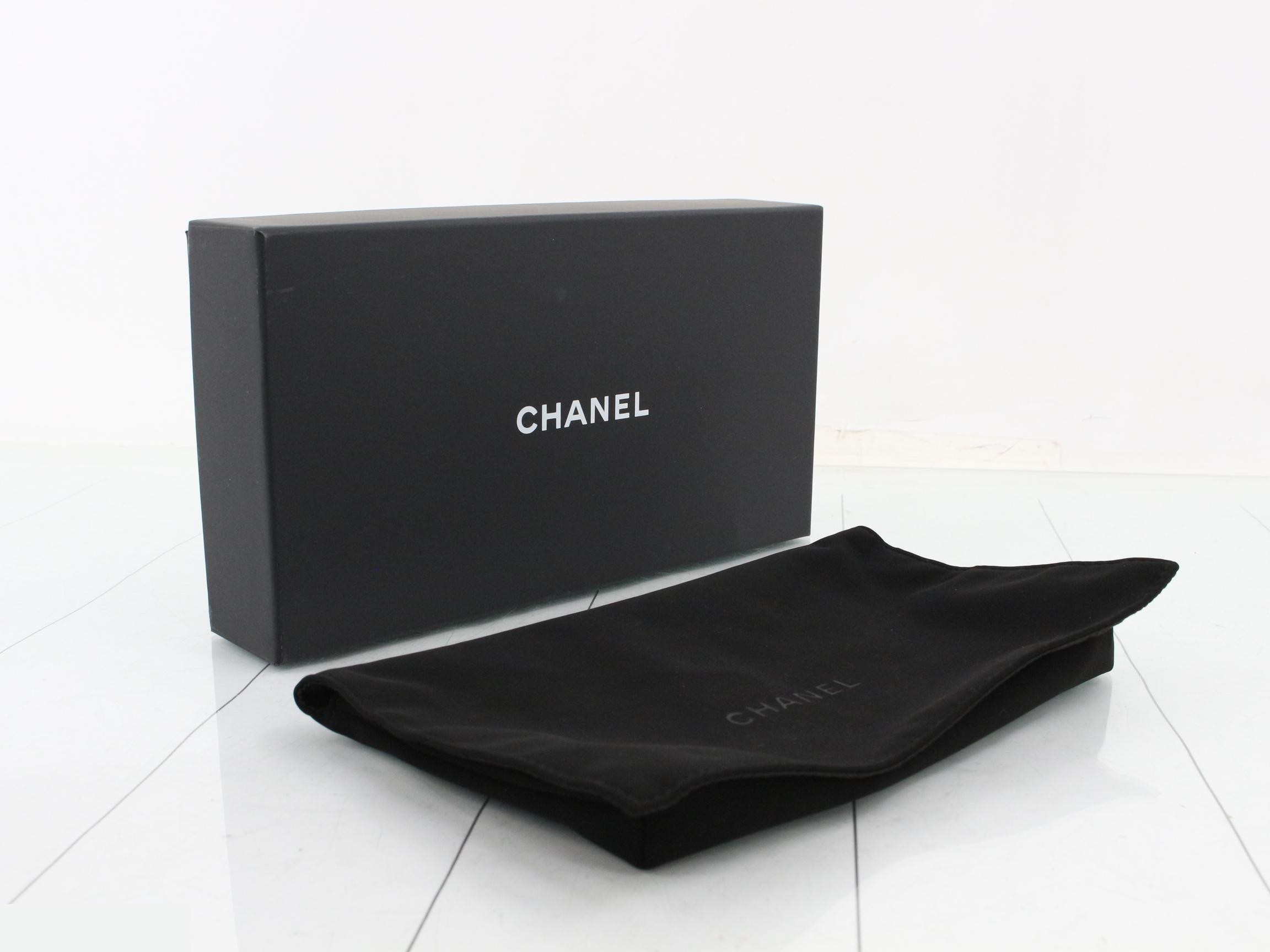 Matelassé (bags) and wallets — view 5