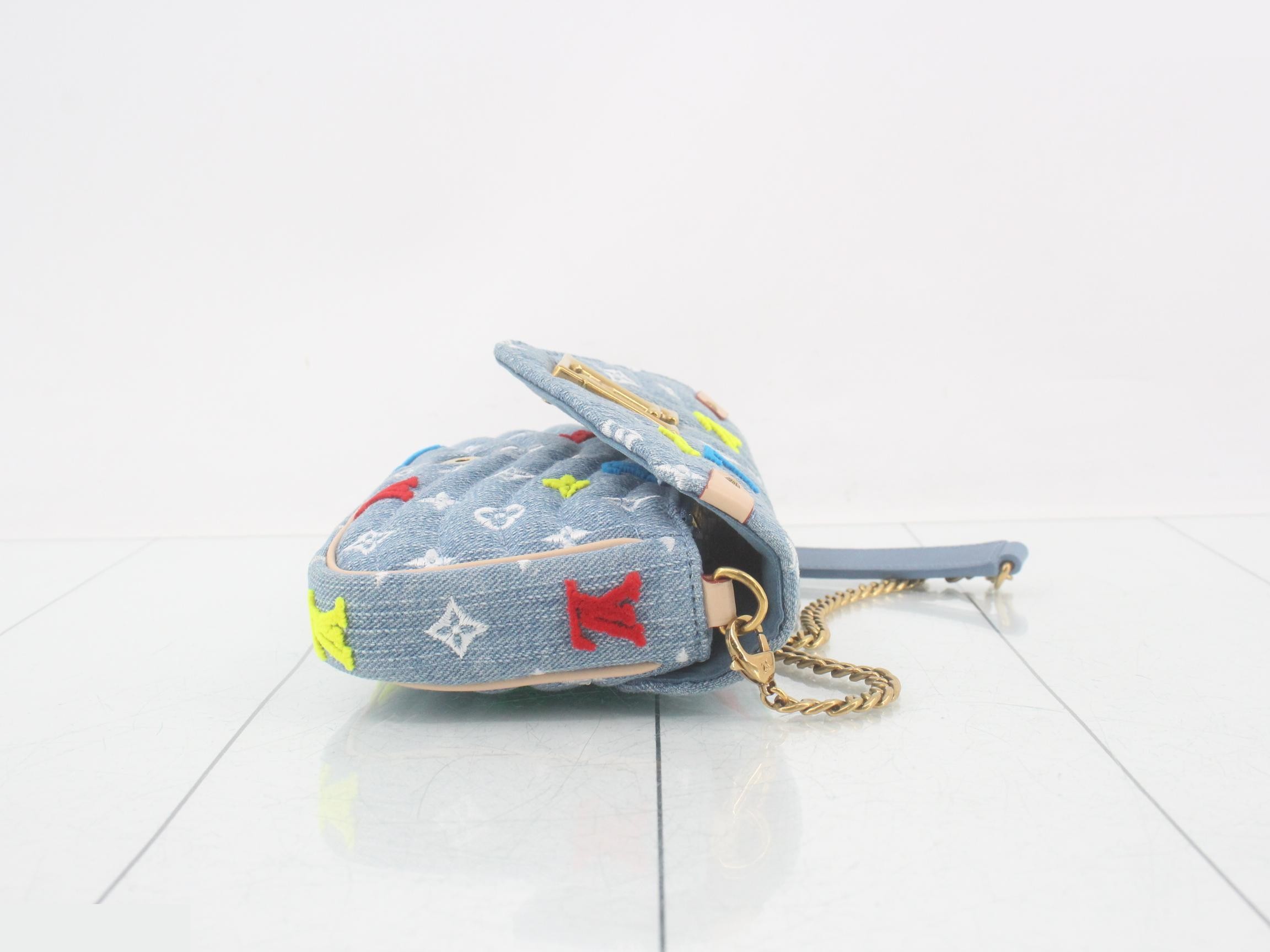 New Wave Pochette Chain Shoulder Bag — view 3