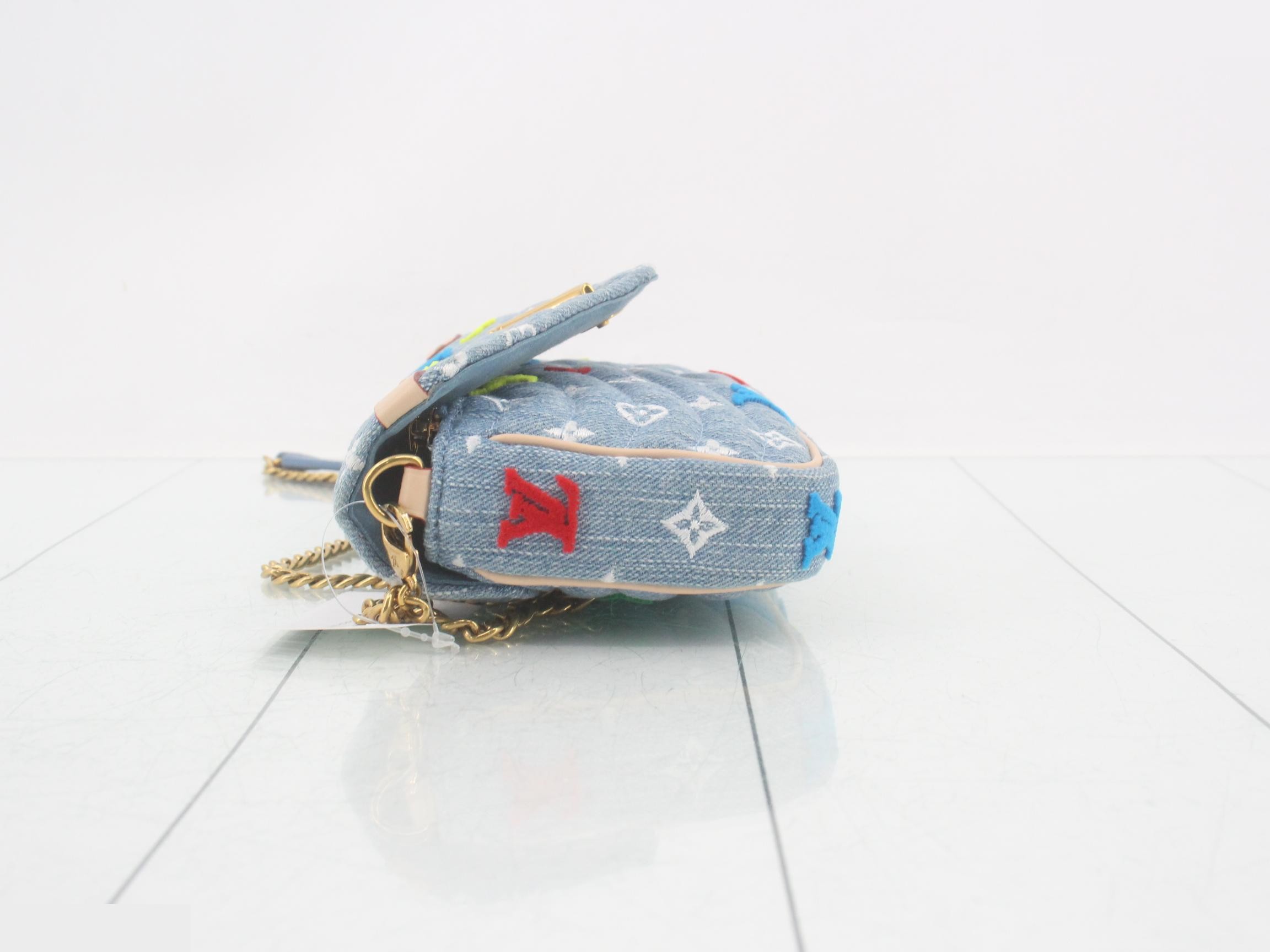 New Wave Pochette Chain Shoulder Bag — view 4