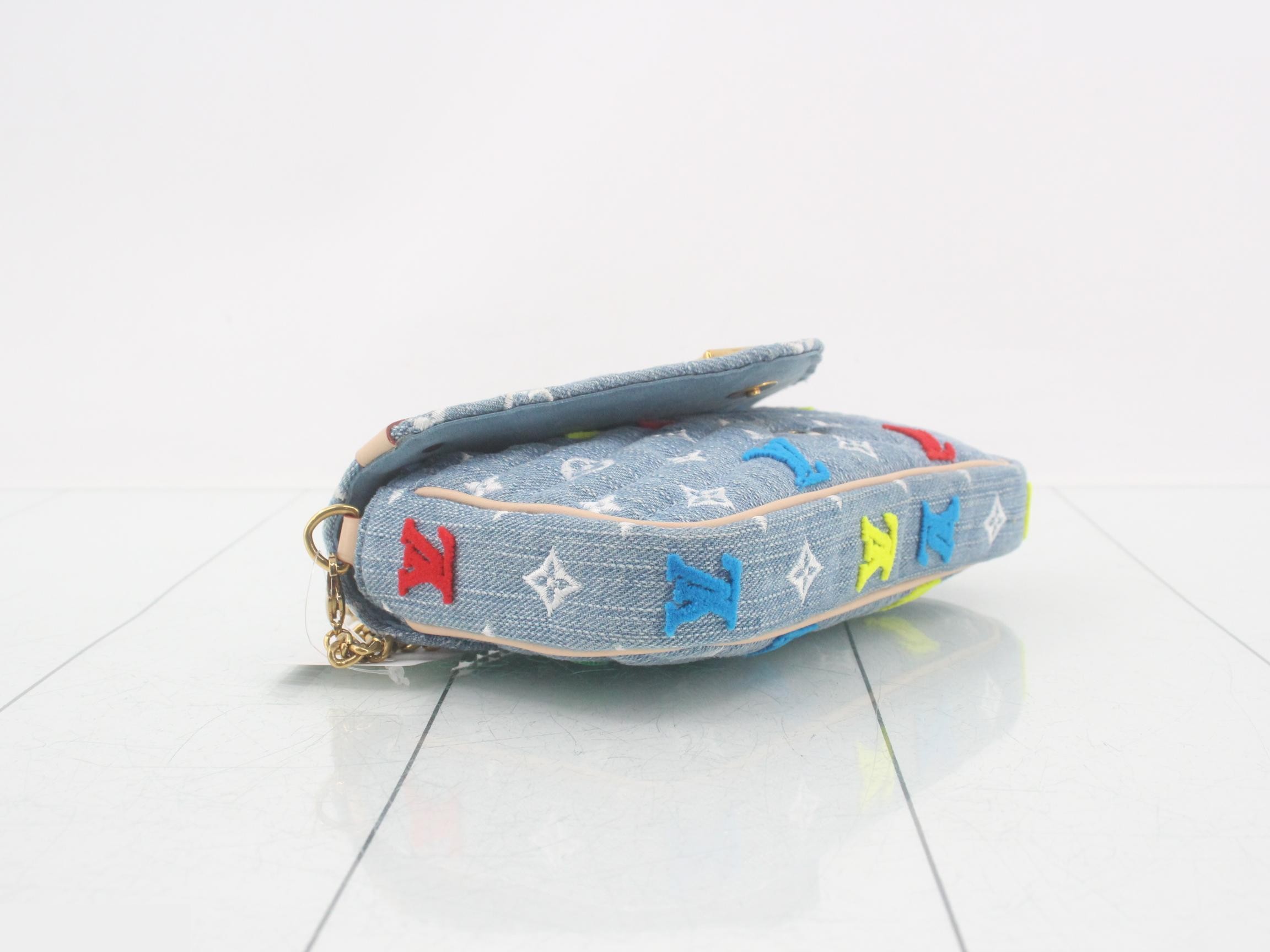 New Wave Pochette Chain Shoulder Bag — view 5
