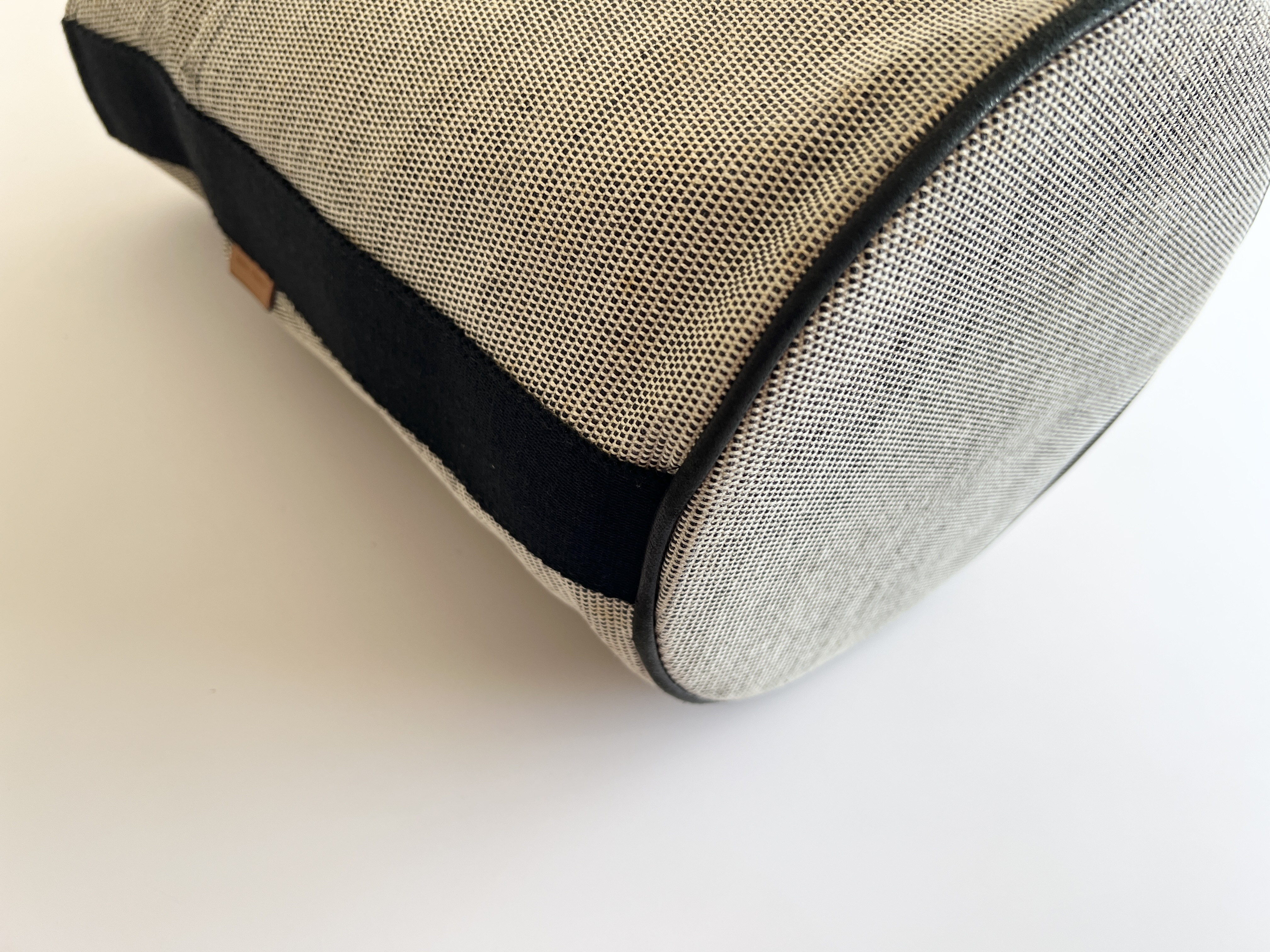 Saxo MM Canvas One Handbag Shoulder Bag — view 11