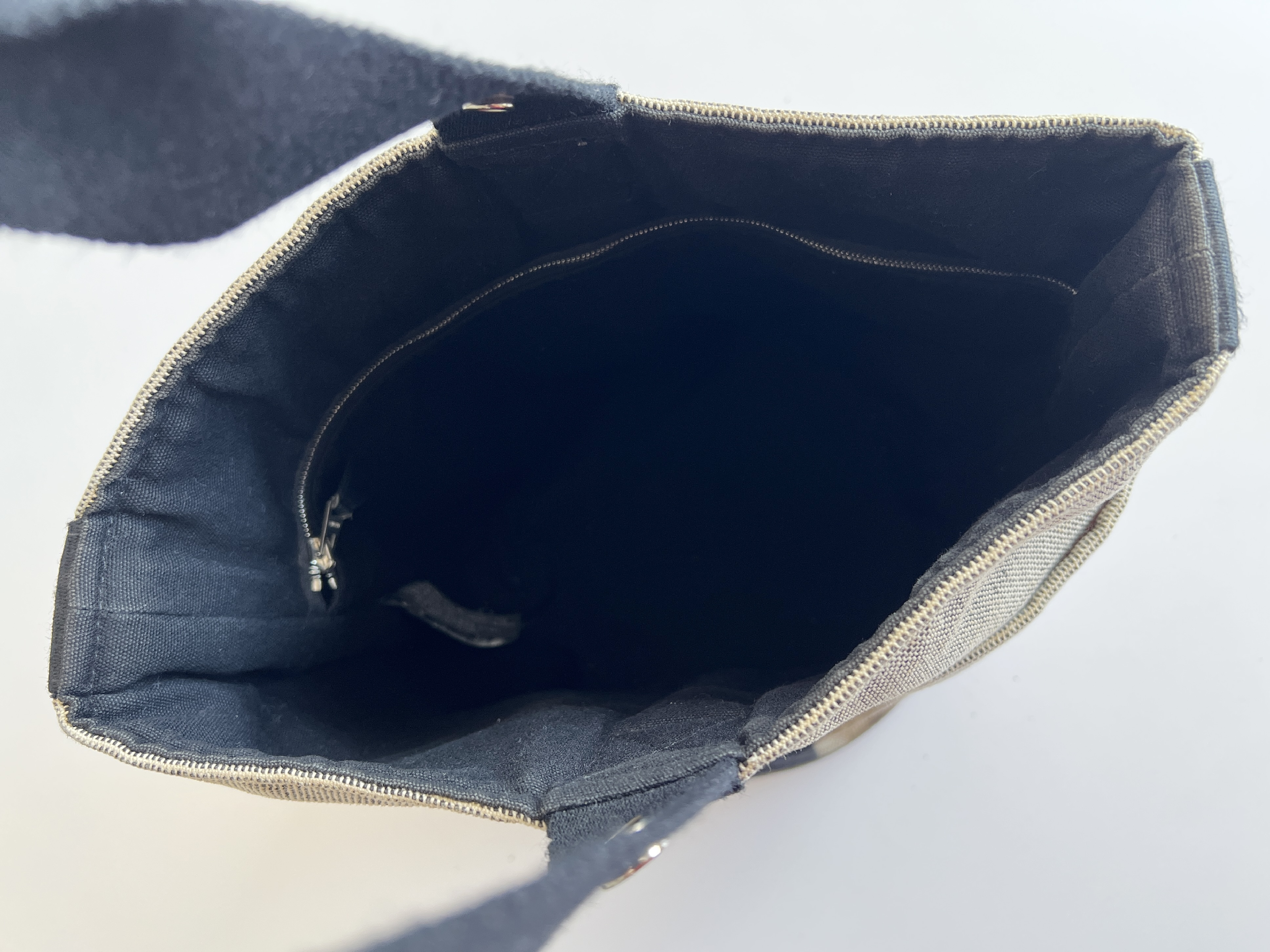 Saxo MM Canvas One Handbag Shoulder Bag — view 4