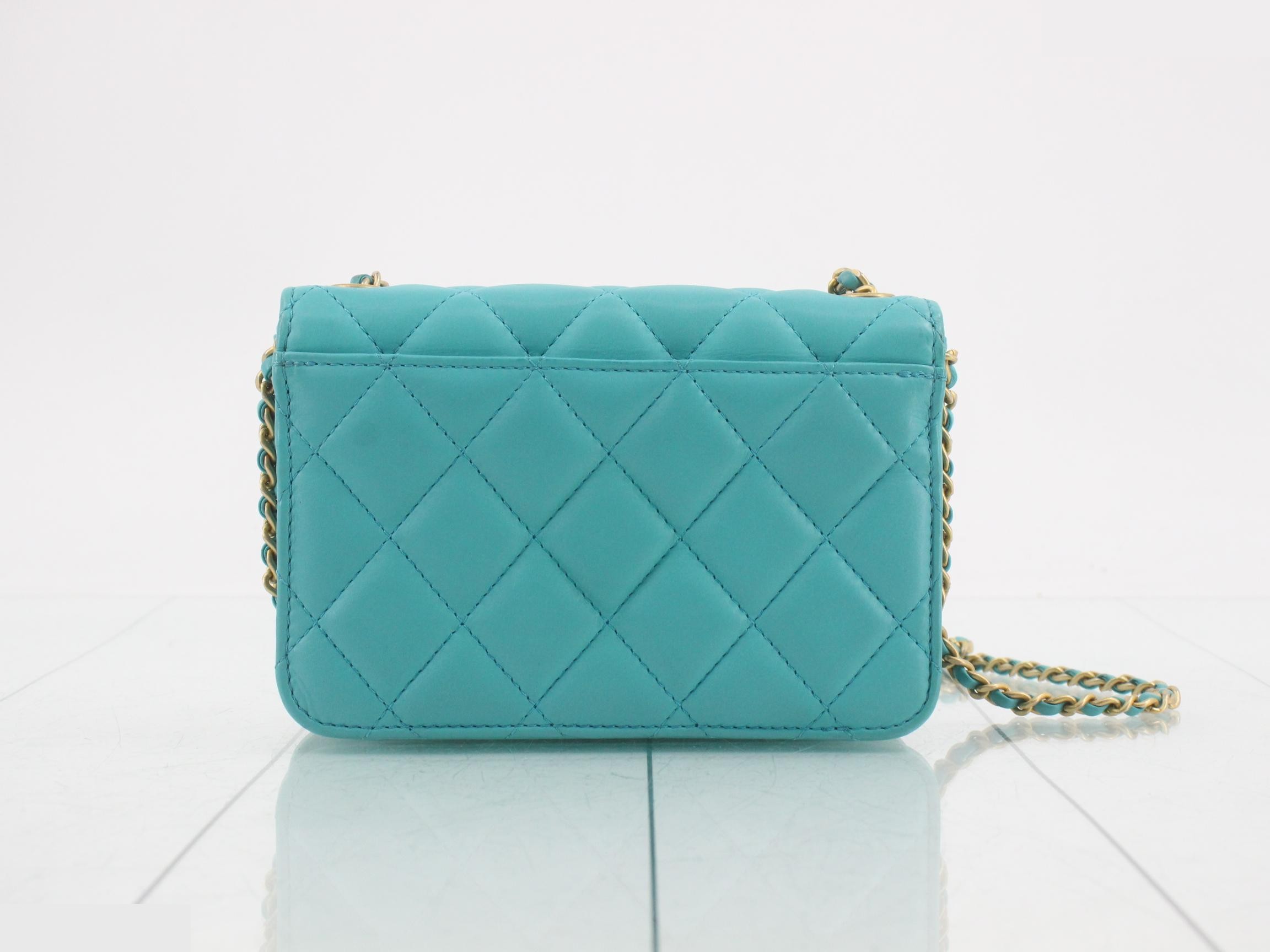 Matelassé 18 Chain Shoulder Bag — view 2