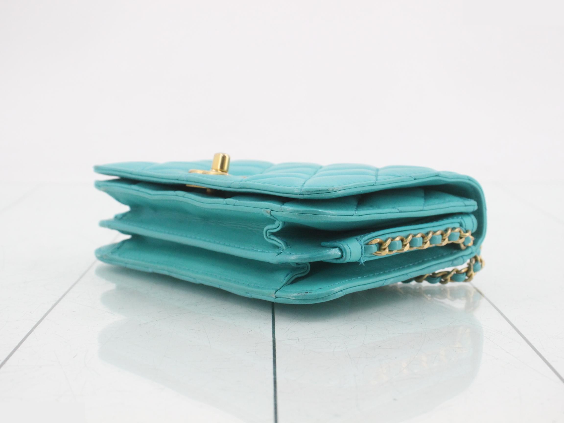 Matelassé 18 Chain Shoulder Bag — view 6
