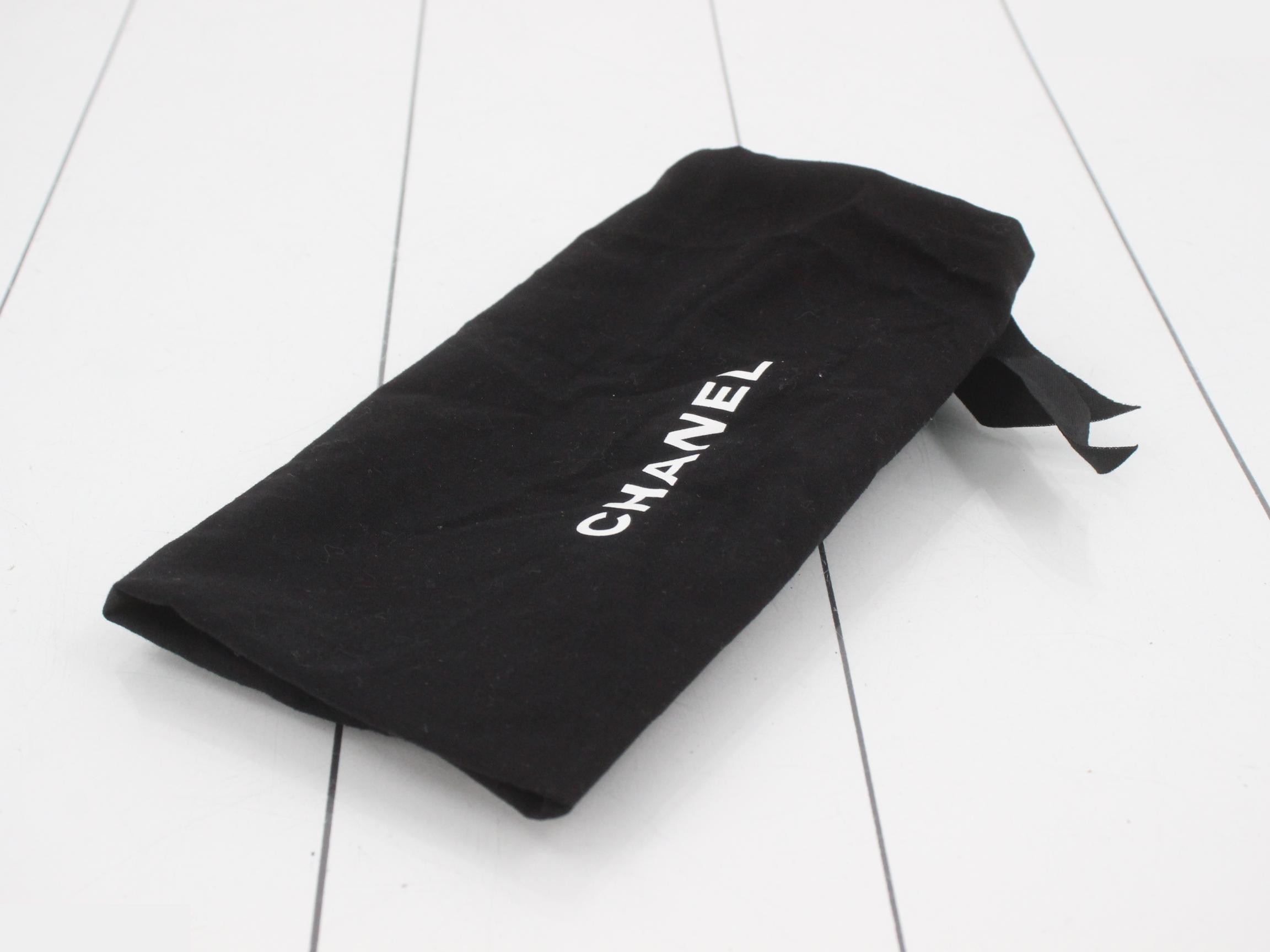 Matelassé 18 Chain Shoulder Bag — view 7