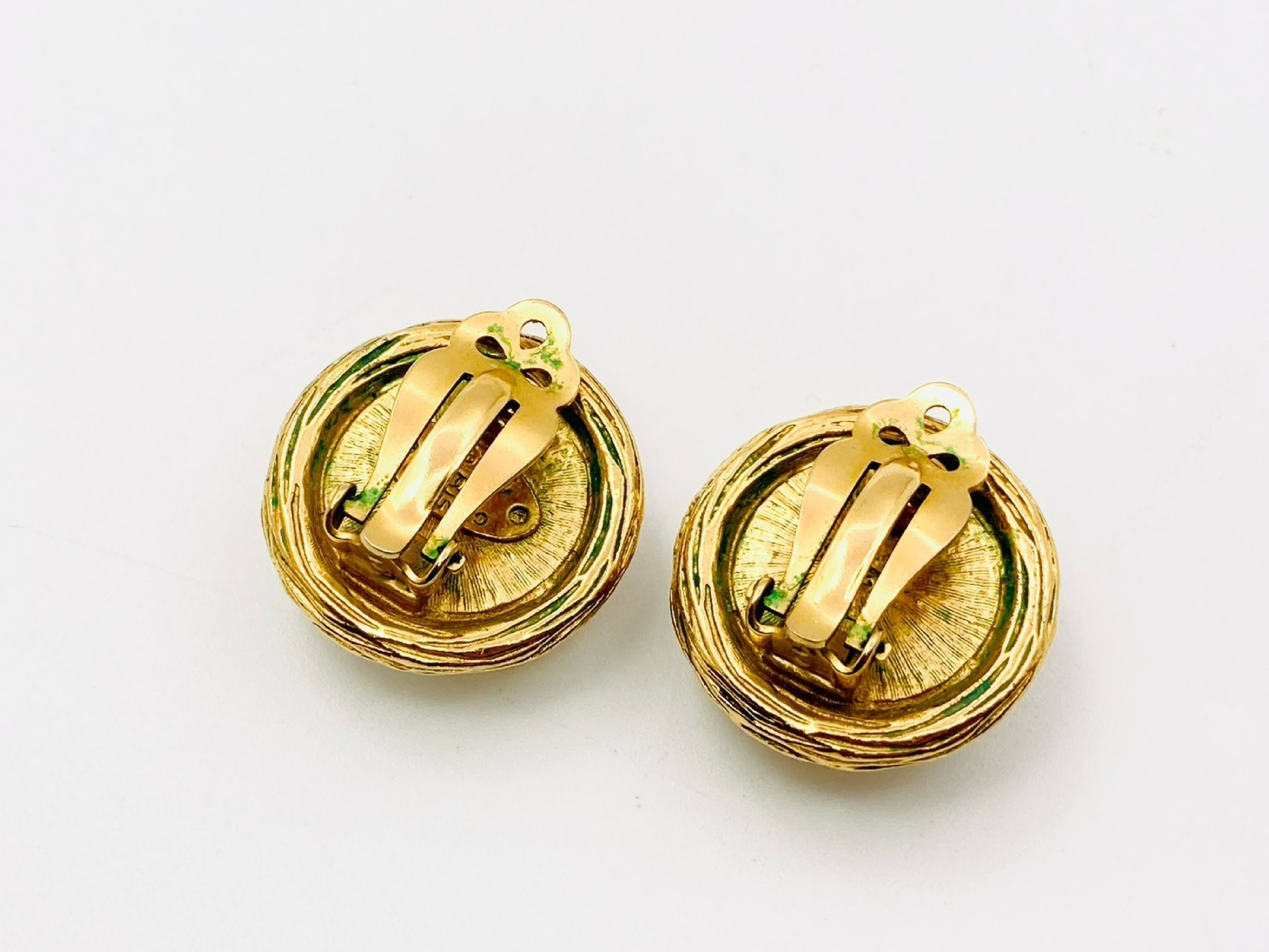 faux pearl round earrings with markings 1985/2206, gold earrings. — view 2