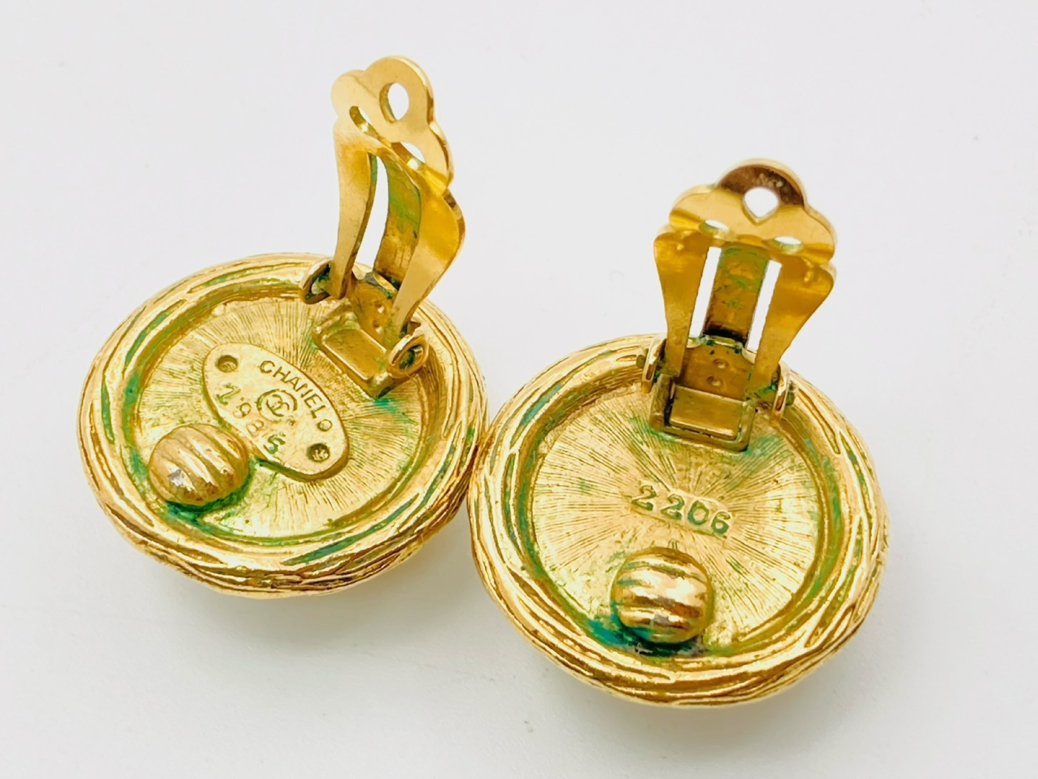 faux pearl round earrings with markings 1985/2206, gold earrings. — view 3