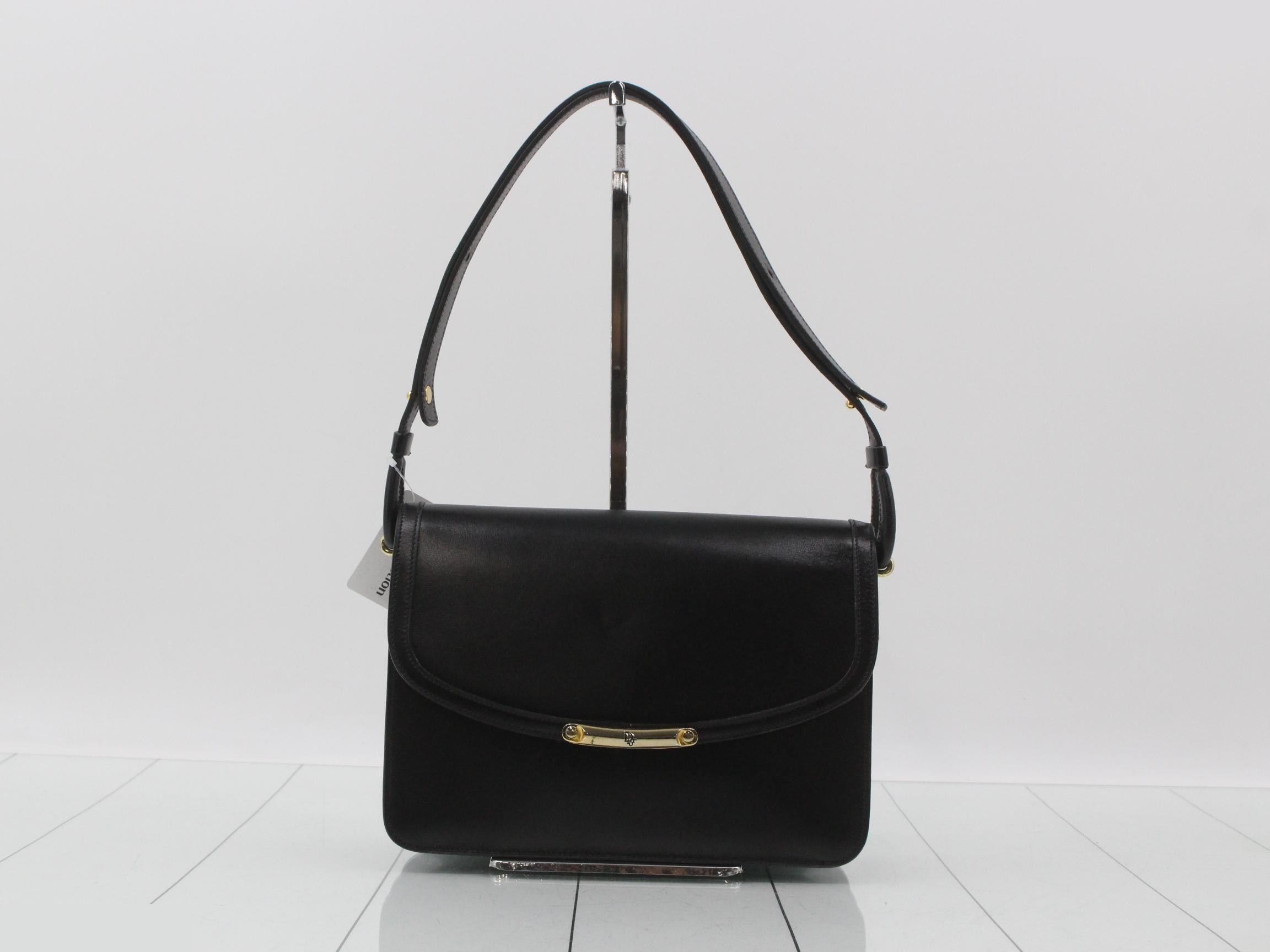 Flap bag, calfskin, black, 25 x 18 x 5 cm, shoulder strap approx. cm