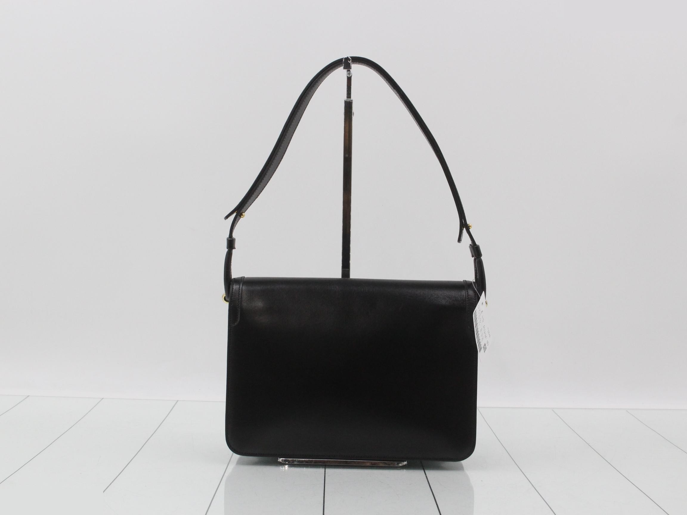 Flap bag, calfskin, black, 25 x 18 x 5 cm, shoulder strap approx. cm — view 2