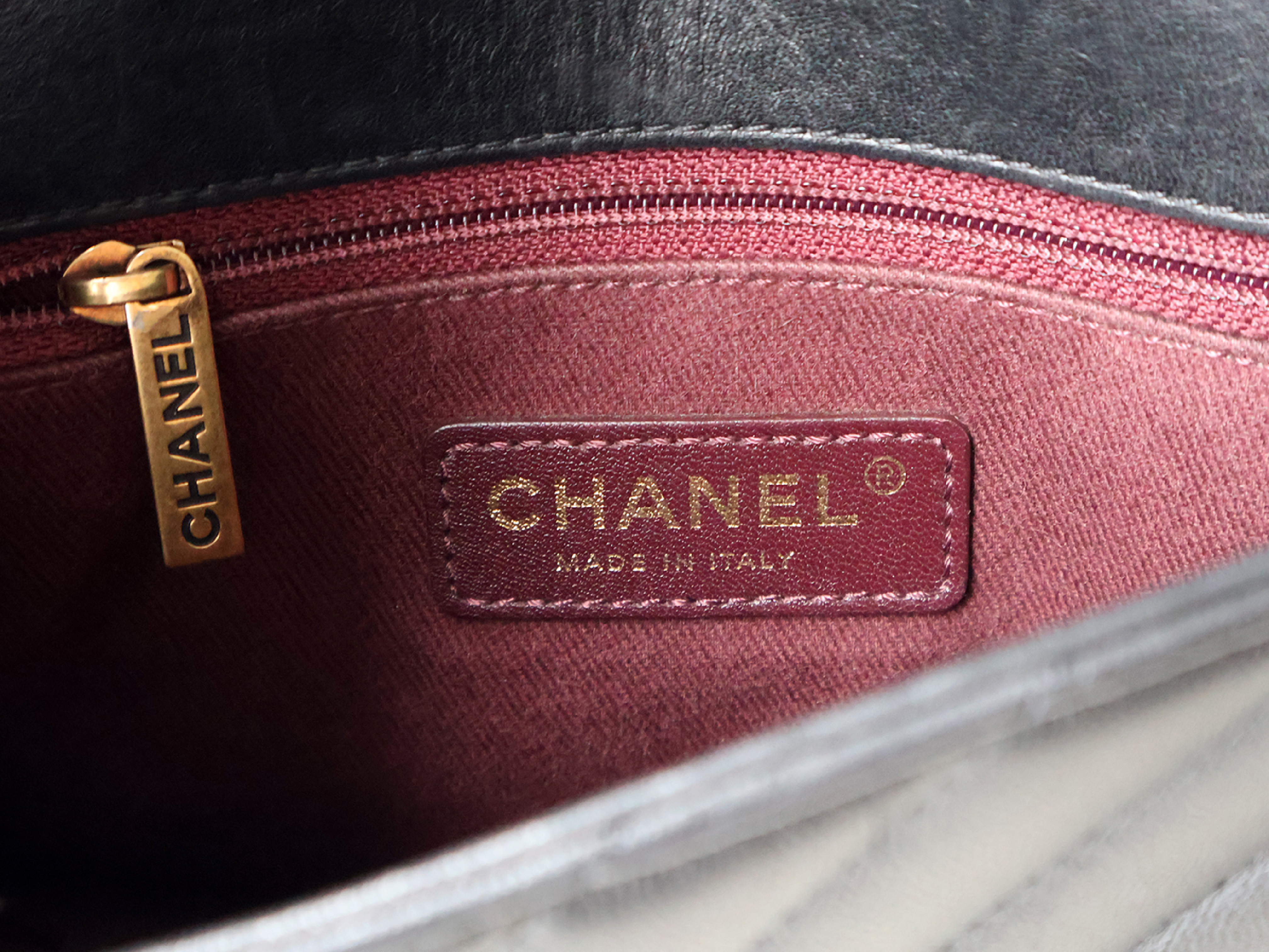 with original seal, serial number 21-series, V-stitch, lambskin chain shoulder bag, black. — view 12