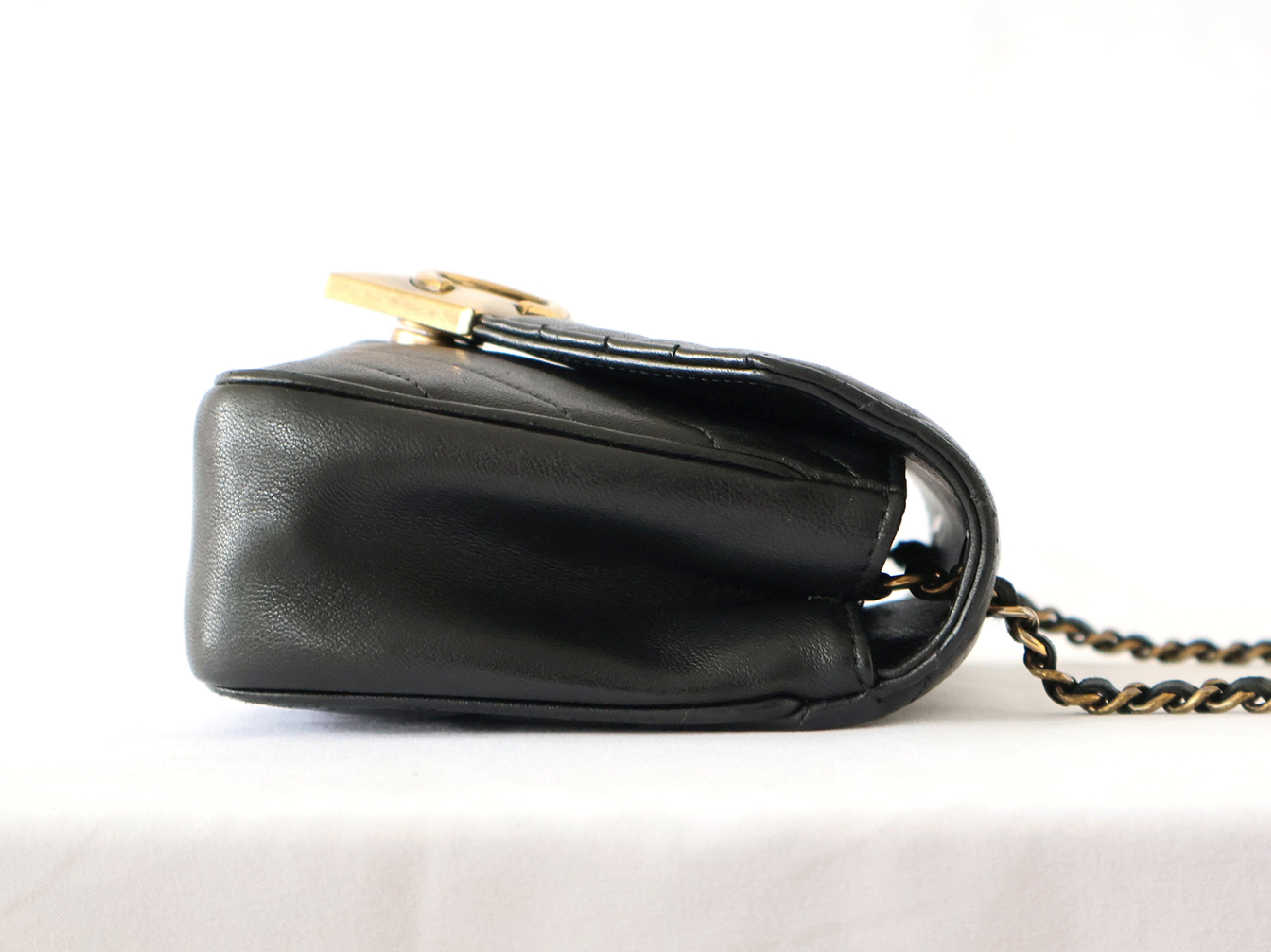 with original seal, serial number 21-series, V-stitch, lambskin chain shoulder bag, black. — view 7