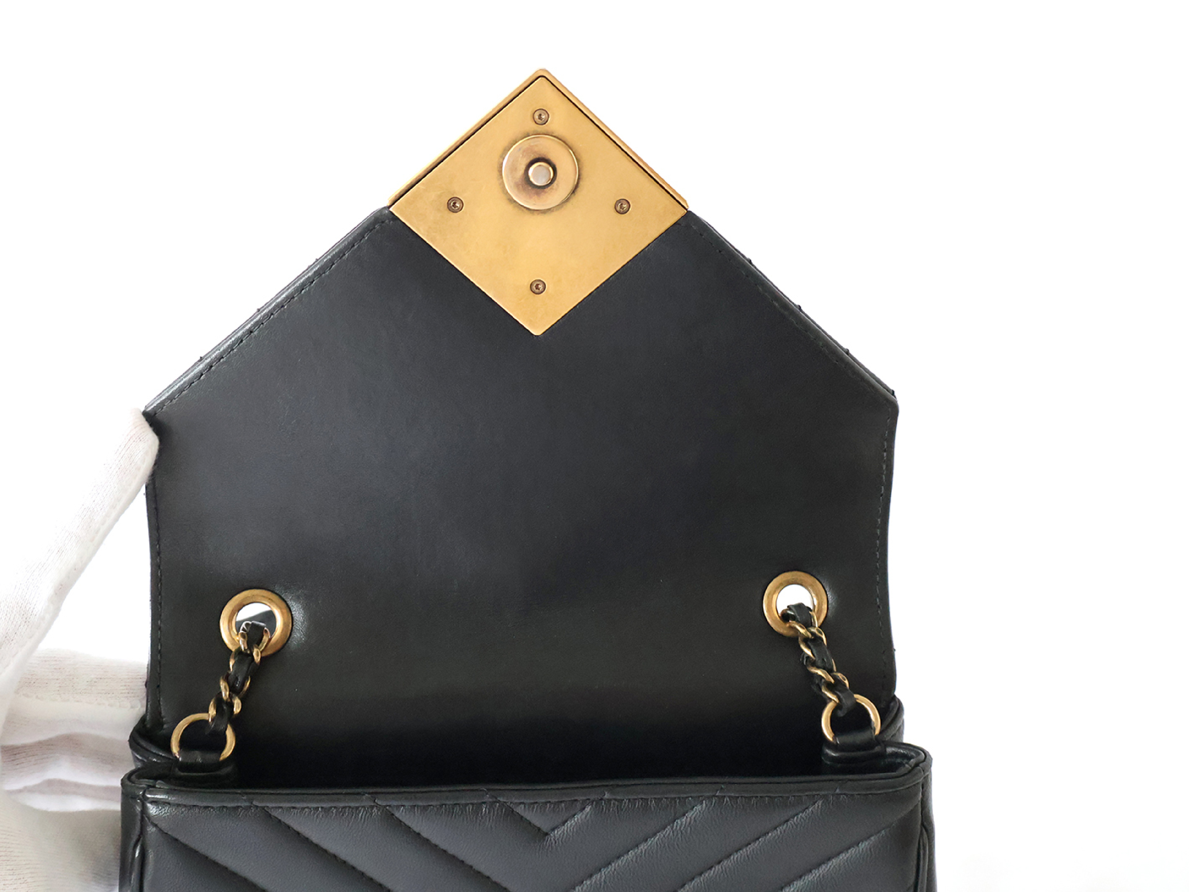 with original seal, serial number 21-series, V-stitch, lambskin chain shoulder bag, black. — view 9