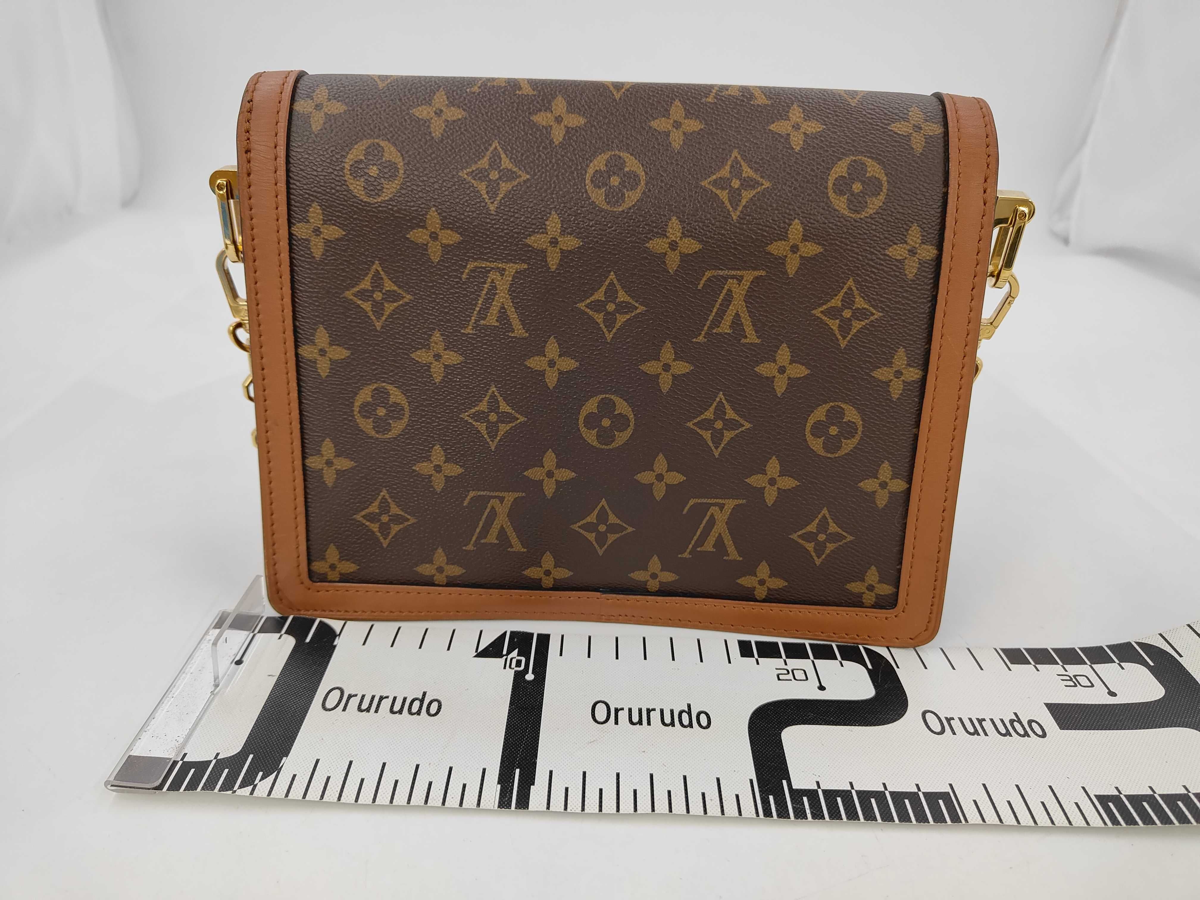 Monogram Louis Vuitton Dauphine MM M44391 Shoulder Bag — view 2