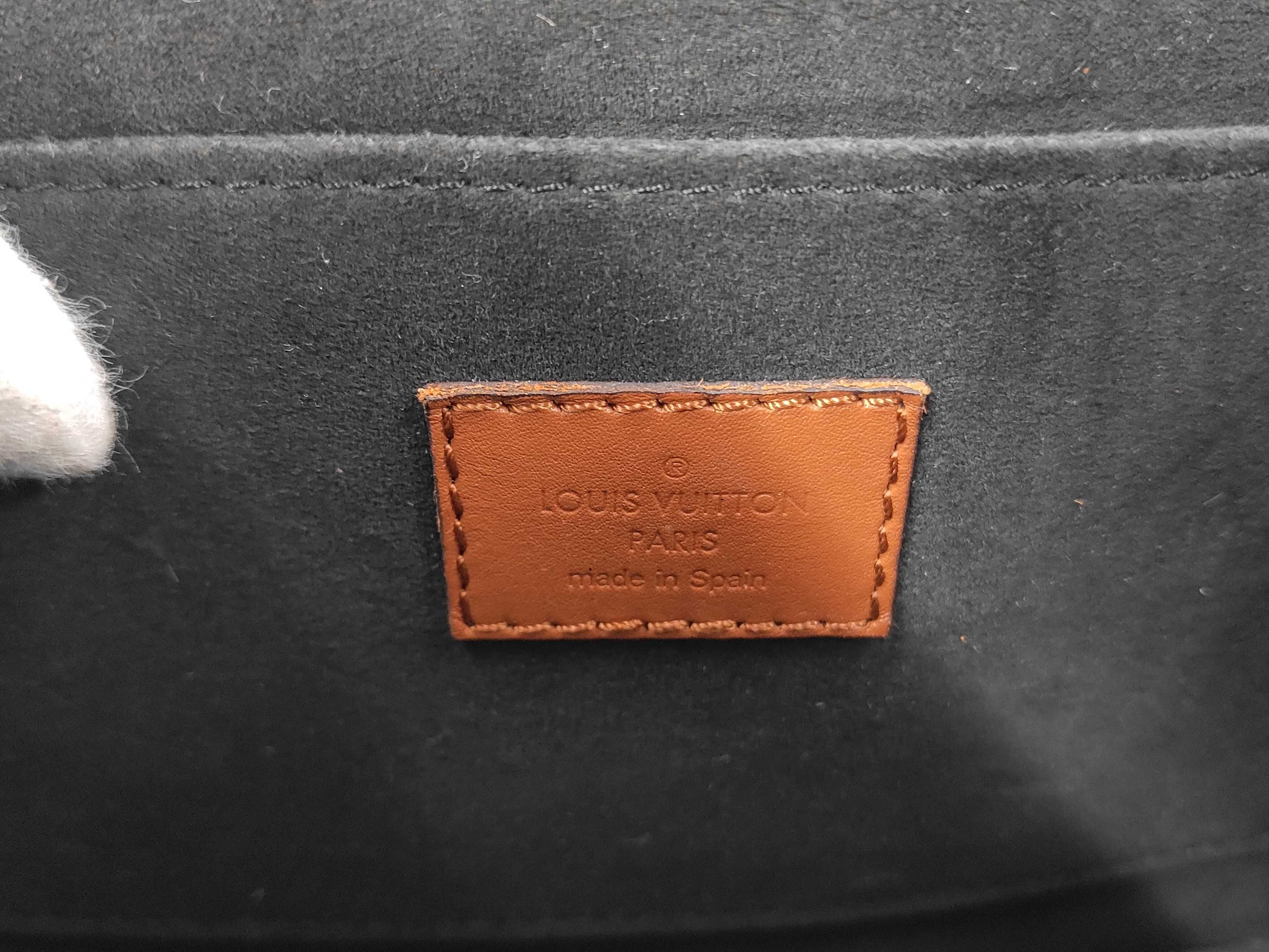 Monogram Louis Vuitton Dauphine MM M44391 Shoulder Bag — view 10