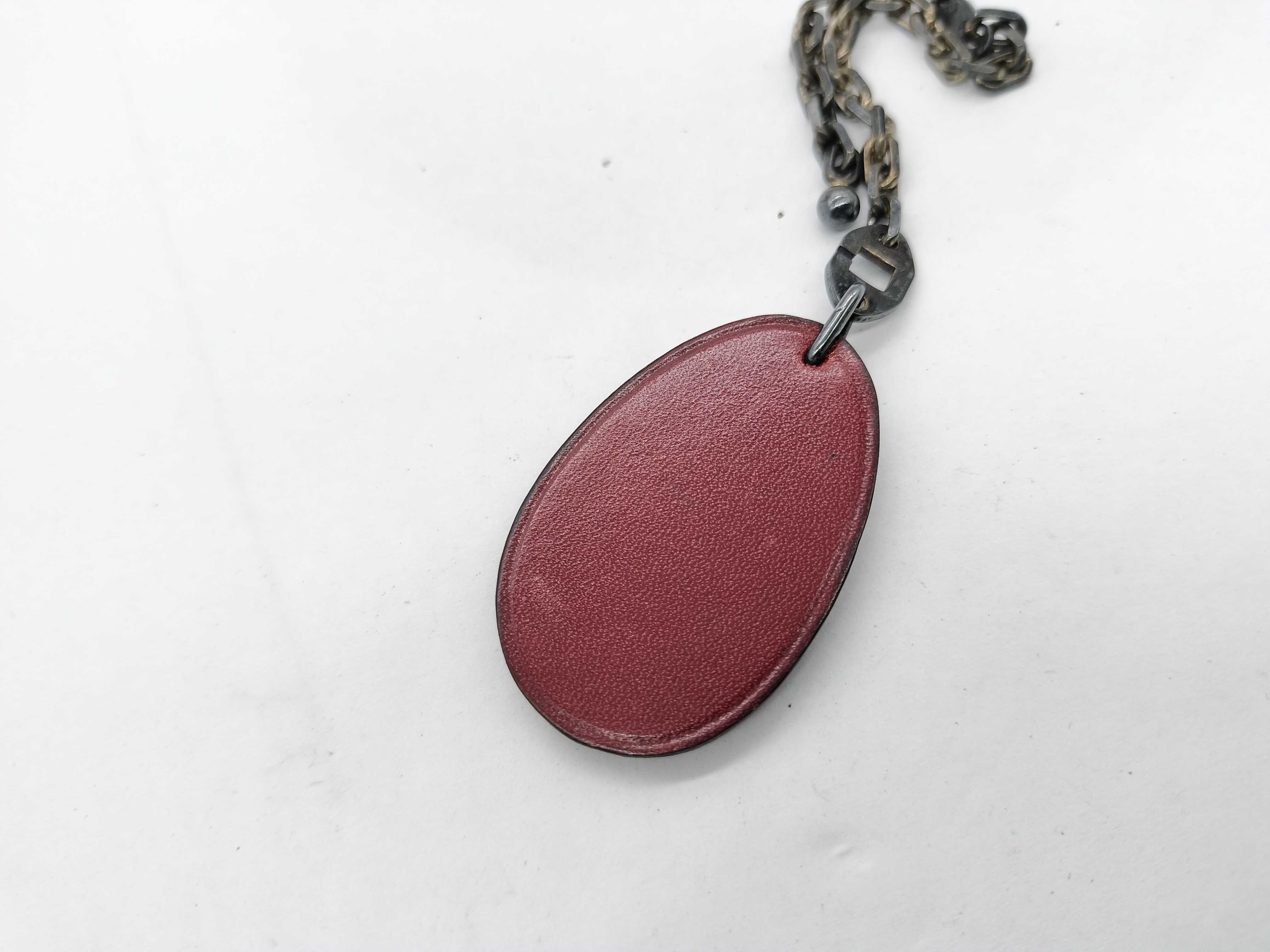 charm, eggplant, and other accessories. — view 3
