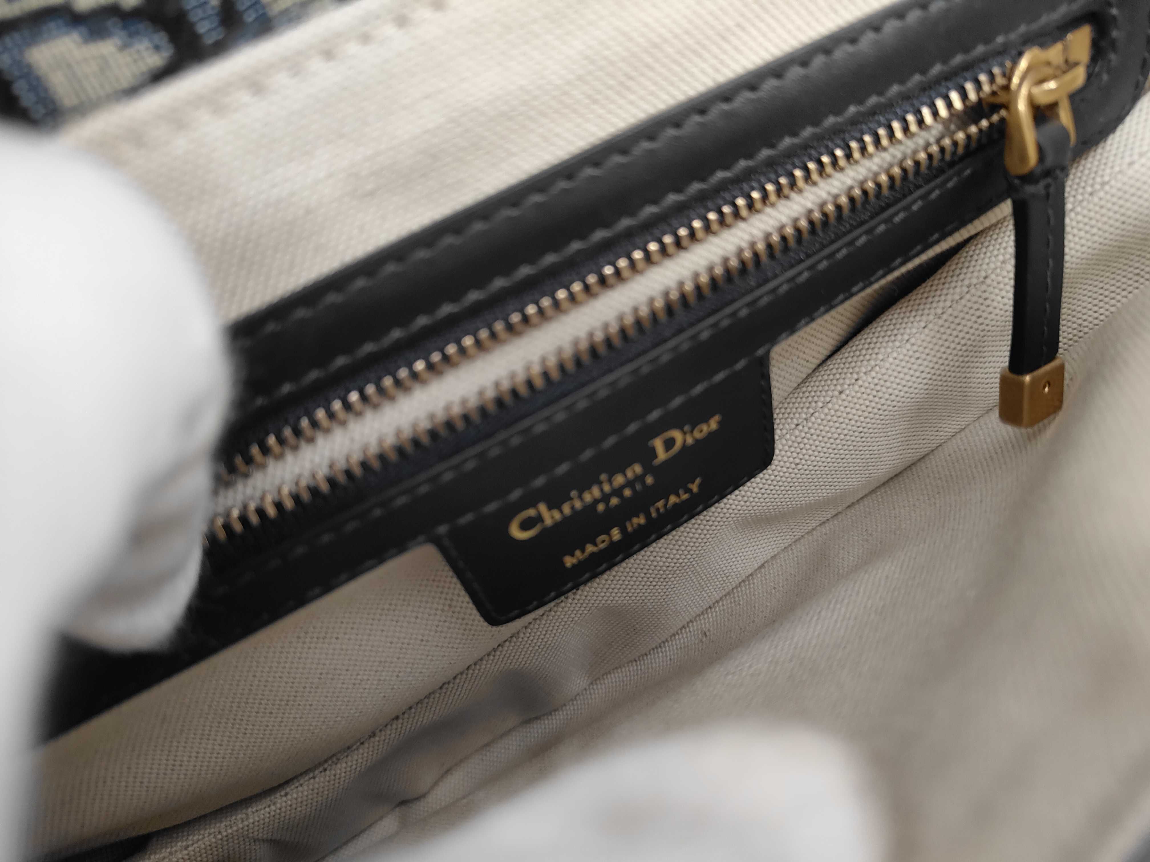 Saddle Medium Oblique M0446CTZQ_M928 Handbag — view 9